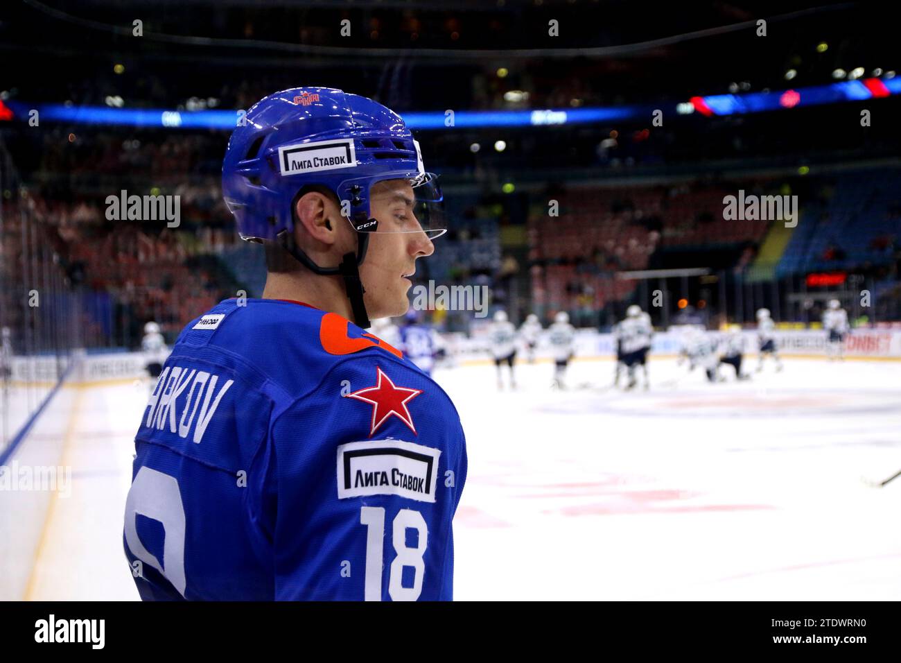 Saint-Pétersbourg, Russie. 19 décembre 2023. Joueur du club de hockey SKA, Stepan Starkov (18) vu en action lors de la Ligue de hockey Kontinental, saison régulière KHL 2023 - 2024 entre SKA Saint-Pétersbourg et Sotchi au Palais des sports de glace. Score final ; SKA Saint-Pétersbourg 7:2 Sotchi. (Photo Maksim Konstantinov/SOPA Images/Sipa USA) crédit : SIPA USA/Alamy Live News Banque D'Images