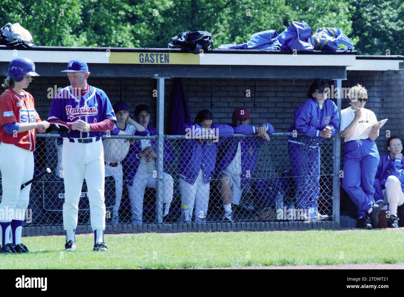 Softball, TYBB : Orange - République tchèque, 31-05-1998, Whizgle nouvelles du passé, sur mesure pour l'avenir. Explorez les récits historiques, l'image de l'agence néerlandaise avec une perspective moderne, comblant le fossé entre les événements d'hier et les perspectives de demain. Un voyage intemporel façonnant les histoires qui façonnent notre avenir Banque D'Images