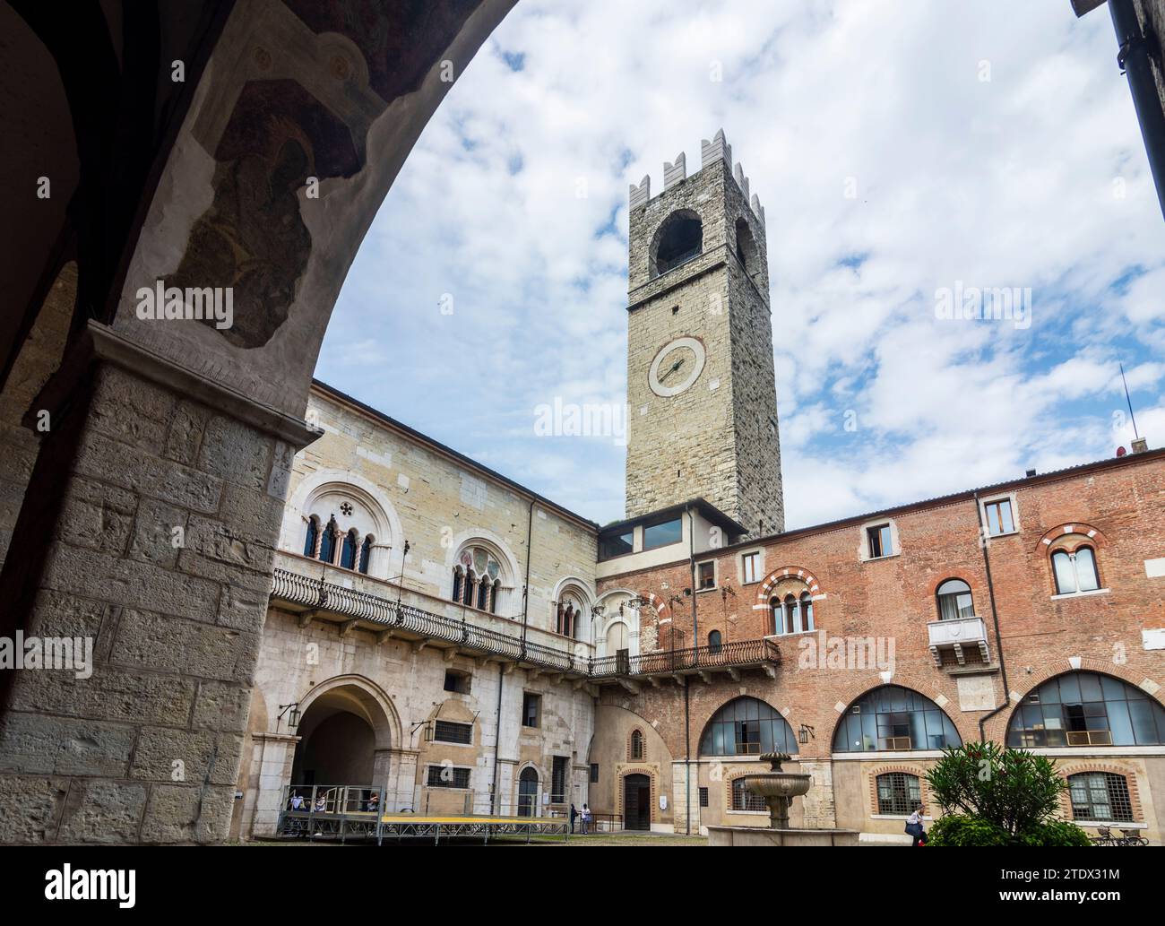 Brescia : Palazzo Broletto (siège de la province et de la préfecture de Brescia) à Brescia, Lombardie, Lombardie, Italie Banque D'Images