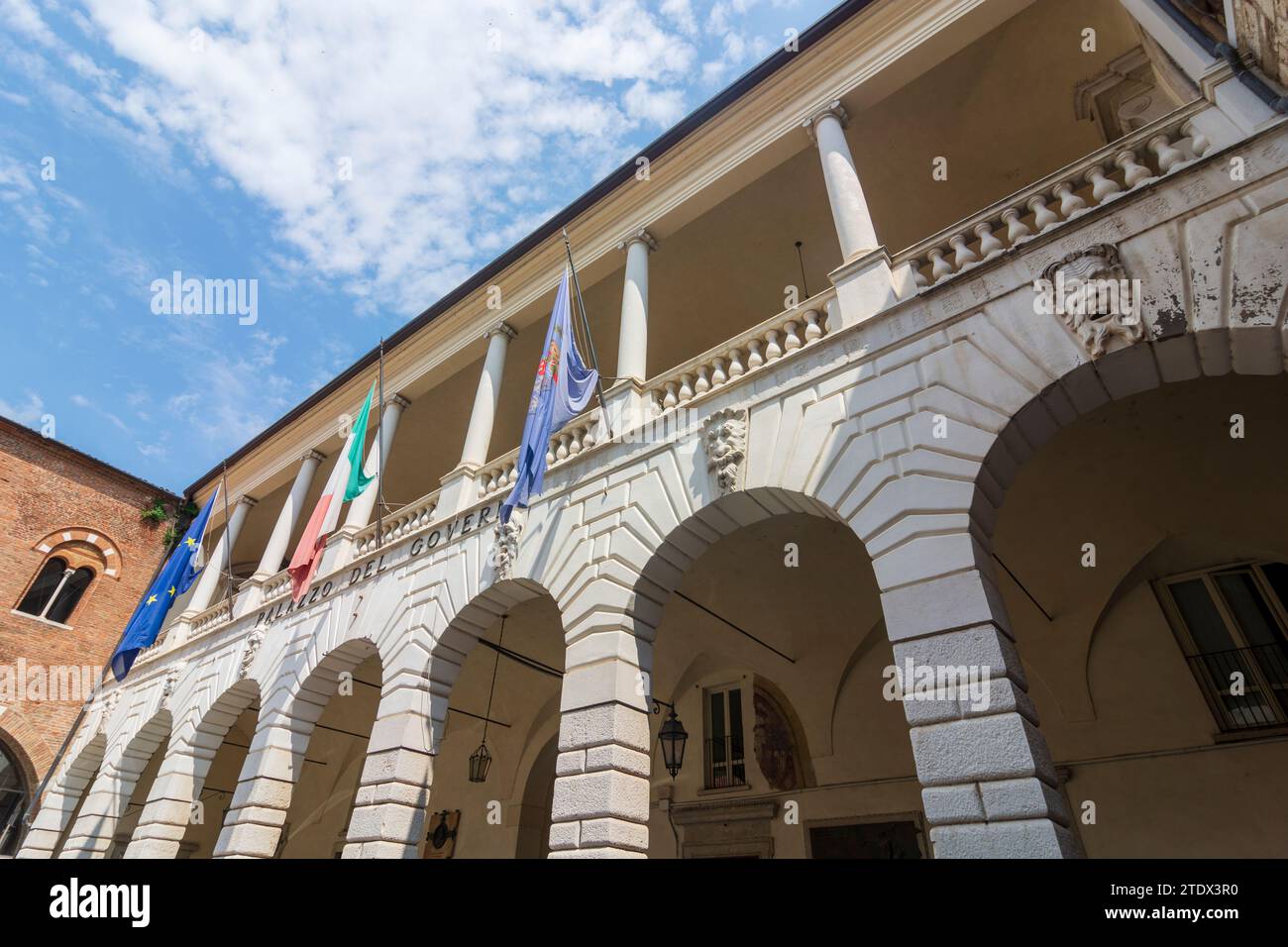 Brescia : Palazzo Broletto (siège de la province et de la préfecture de Brescia) à Brescia, Lombardie, Lombardie, Italie Banque D'Images