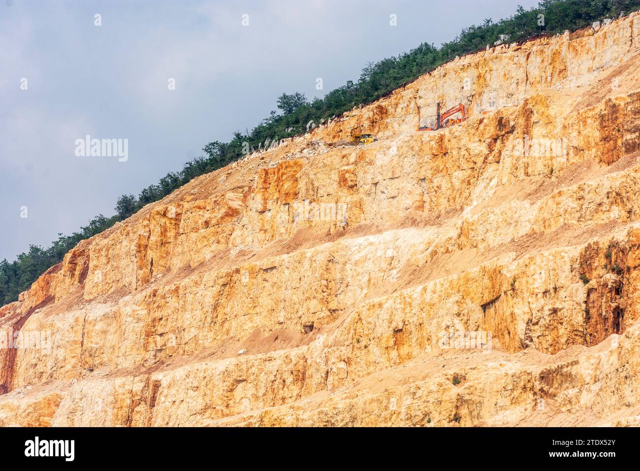 Rezzato : carrière de marbre Cava Ventura, appartenant à la zone Botticino Marble Basin, excavation de marbre, société Cave Ventura à Brescia, Lombardia, L Banque D'Images