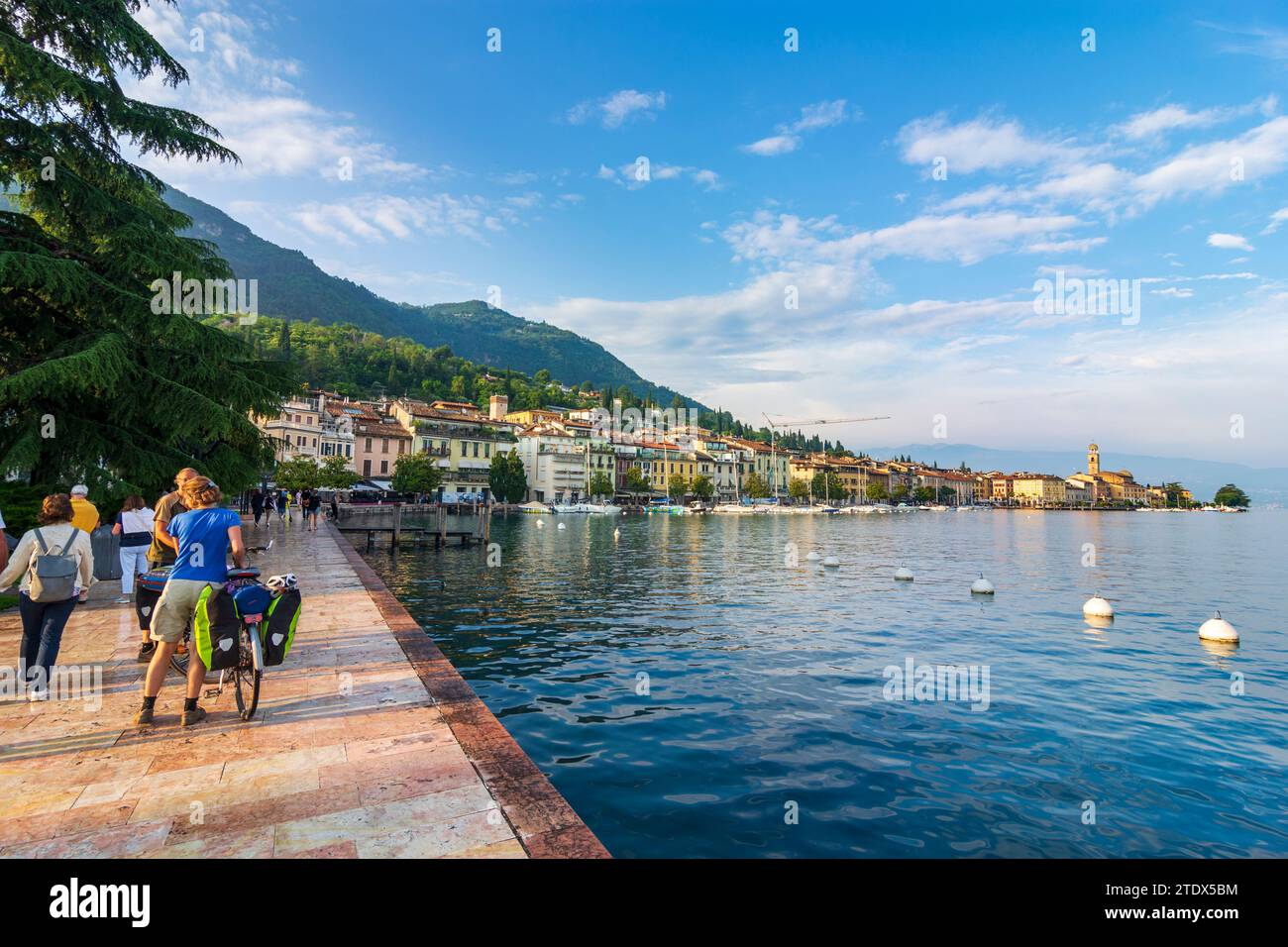 Salo : Lago di Garda (Lac de Garde), Salo bord du lac à Brescia, Lombardie, Lombardie, Italie Banque D'Images