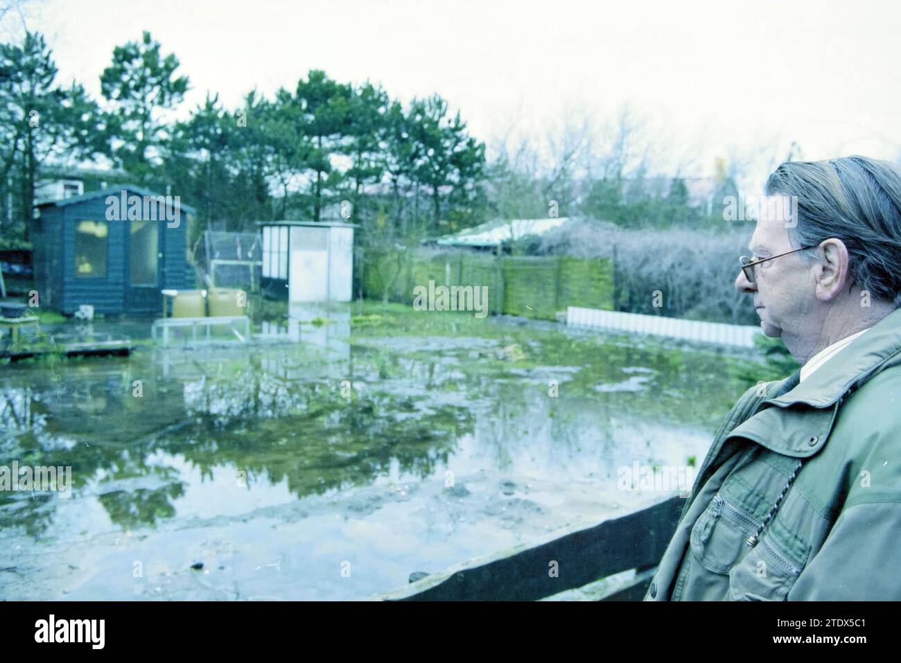 Inondations des eaux souterraines dans les lotissements de Zandvoort, Zandvoort, 23-03-1999, Whizgle News from the Past, adapté pour l'avenir. Explorez les récits historiques, l'image de l'agence néerlandaise avec une perspective moderne, comblant le fossé entre les événements d'hier et les perspectives de demain. Un voyage intemporel façonnant les histoires qui façonnent notre avenir. Banque D'Images