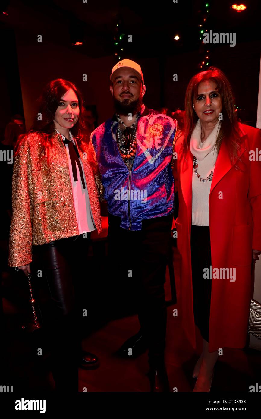 Londres, Royaume-Uni. 19 décembre 2023. Julia Varvara assiste à la fête de Noël de Morvara - Adam Morse & Julia Varvara au Royal court Theatre, Londres, Royaume-Uni. Crédit : Voir Li/Picture Capital/Alamy Live News Banque D'Images