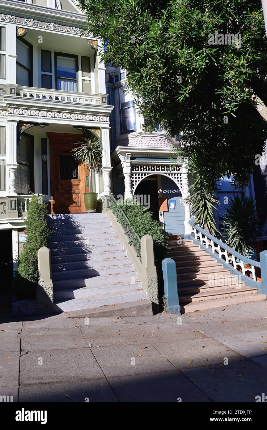 San Francisco, Californie, États-Unis. Quelques-unes des nombreuses maisons qui sont représentatives de l'architecture du quartier Haight-Ashbury dans la ville. Banque D'Images