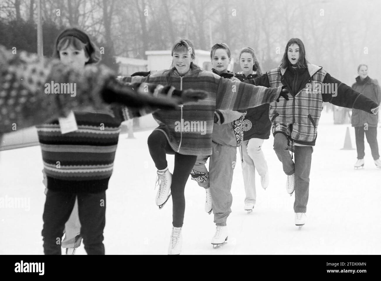Patinage artistique, leçon de patinoire, Haarlem, pays-Bas, 13-01-1995, Whizgle nouvelles du passé, adaptées à l'avenir. Explorez les récits historiques, l'image de l'agence néerlandaise avec une perspective moderne, comblant le fossé entre les événements d'hier et les perspectives de demain. Un voyage intemporel façonnant les histoires qui façonnent notre avenir. Banque D'Images