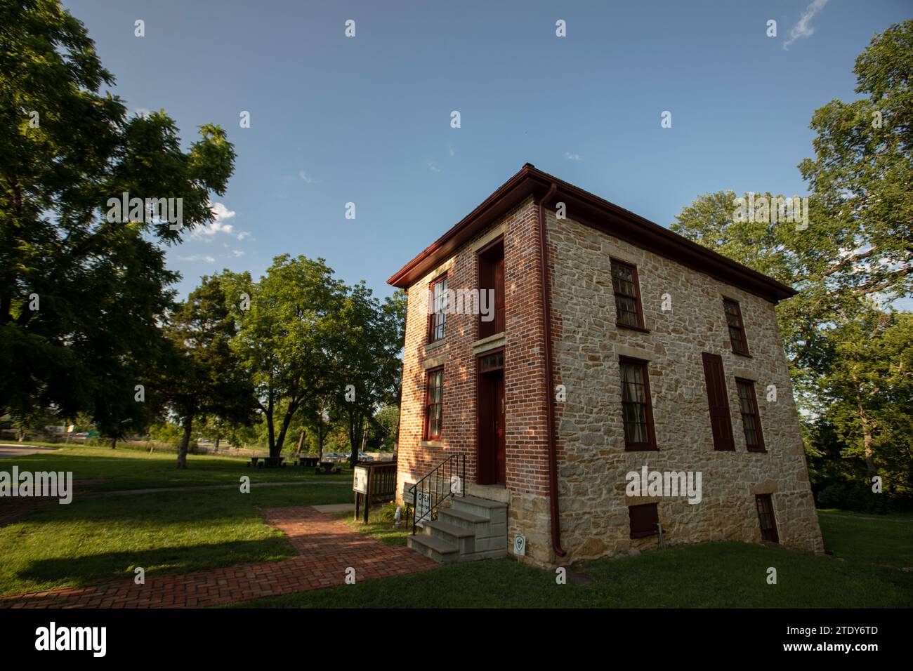 Topeka, Kansas, États-Unis - 17 juin 2023 : la lumière de l'après-midi brille sur l'historique Ritchie House, un arrêt sur la route ferroviaire souterraine aidant autrefois enslav Banque D'Images