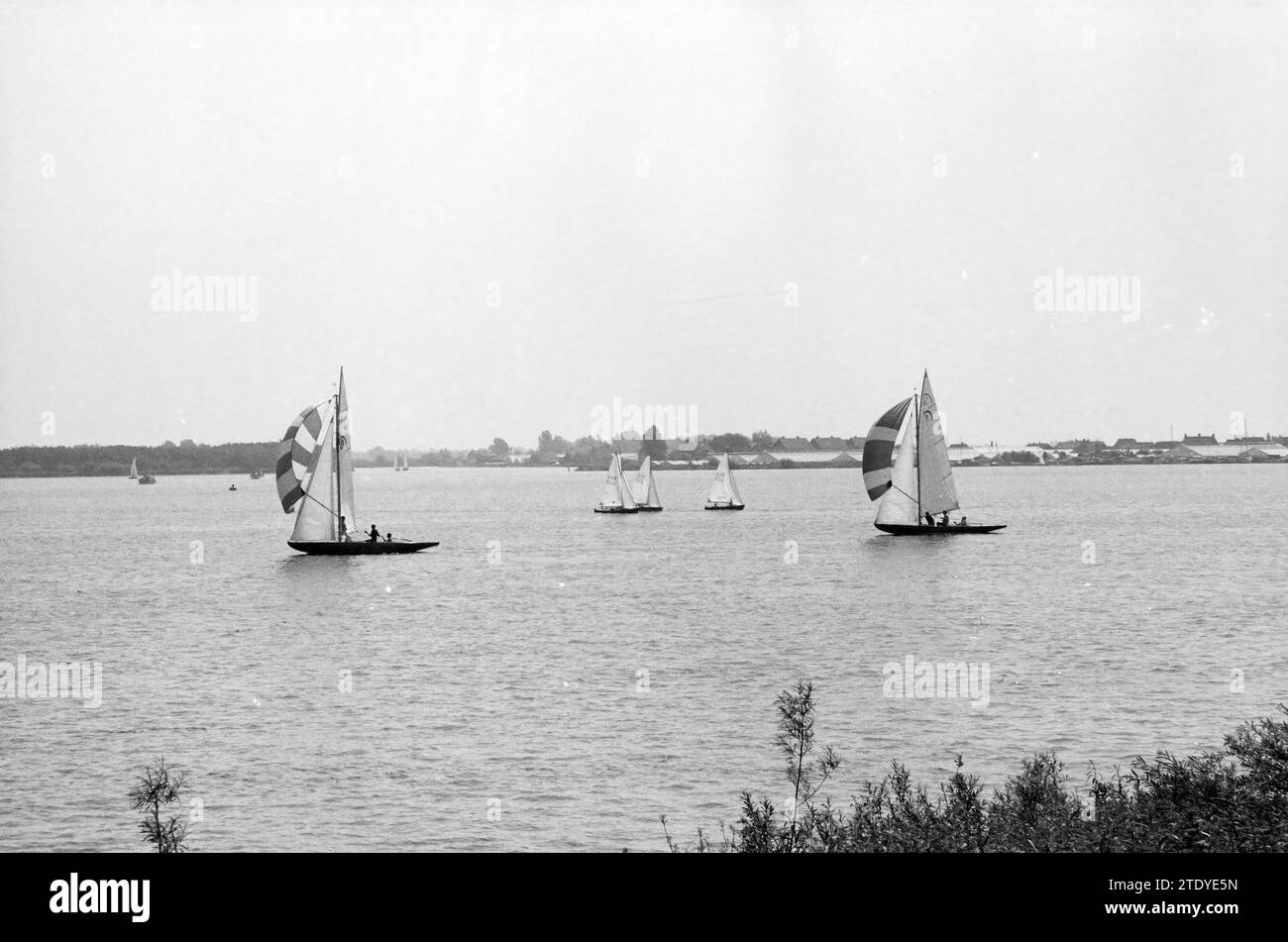 Voile : rainbow class Braasemermeer, voile, 05-07-1979, Whizgle News from the Past, adapté pour l'avenir. Explorez les récits historiques, l'image de l'agence néerlandaise avec une perspective moderne, comblant le fossé entre les événements d'hier et les perspectives de demain. Un voyage intemporel façonnant les histoires qui façonnent notre avenir. Banque D'Images