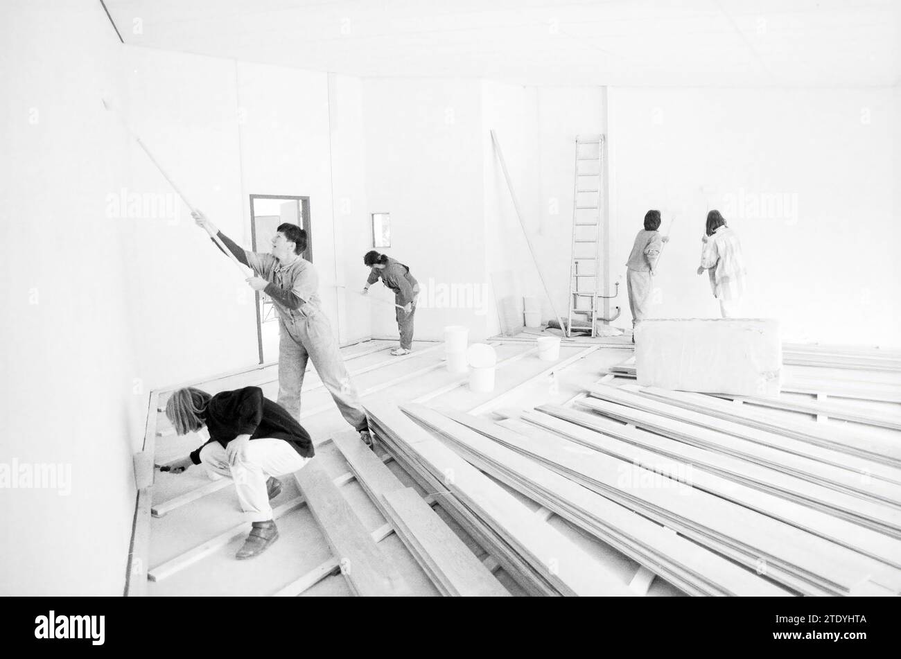 Les parents construisent une école Rudolf Steiner School Schalkwijk, Schools, Haarlem, pays-Bas, 24-03-1990, Whizgle nouvelles du passé, adaptées à l'avenir. Explorez les récits historiques, l'image de l'agence néerlandaise avec une perspective moderne, comblant le fossé entre les événements d'hier et les perspectives de demain. Un voyage intemporel façonnant les histoires qui façonnent notre avenir. Banque D'Images