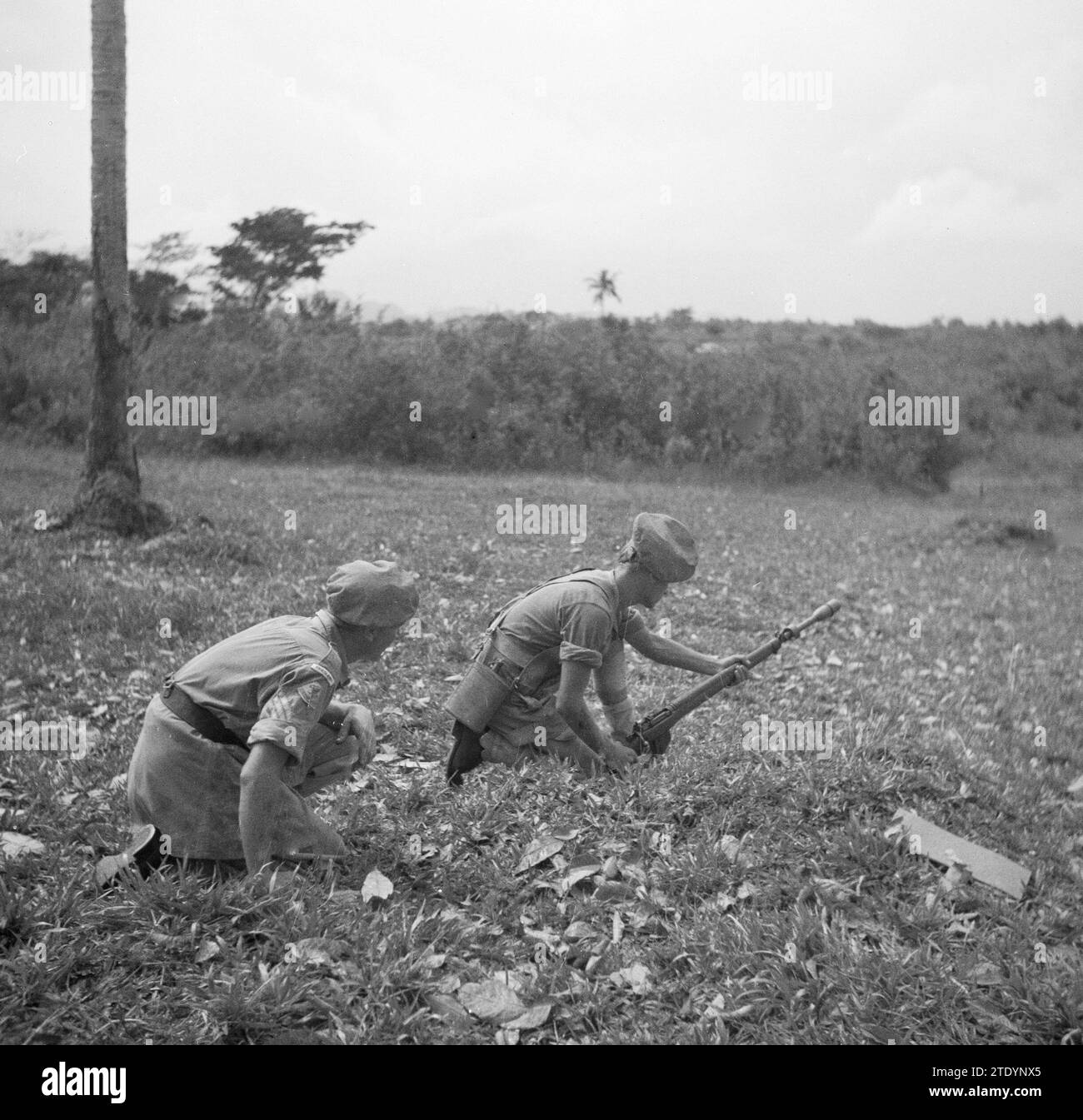 Exercice militaire, probablement à Malacca ca. 1946 Banque D'Images
