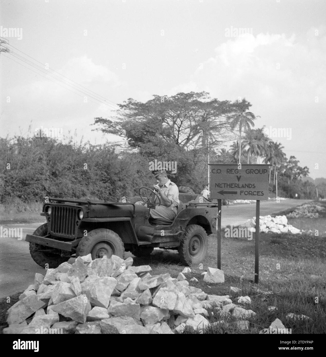 Soldat dans une jeep à Ipoh ca. Février 1946 Banque D'Images