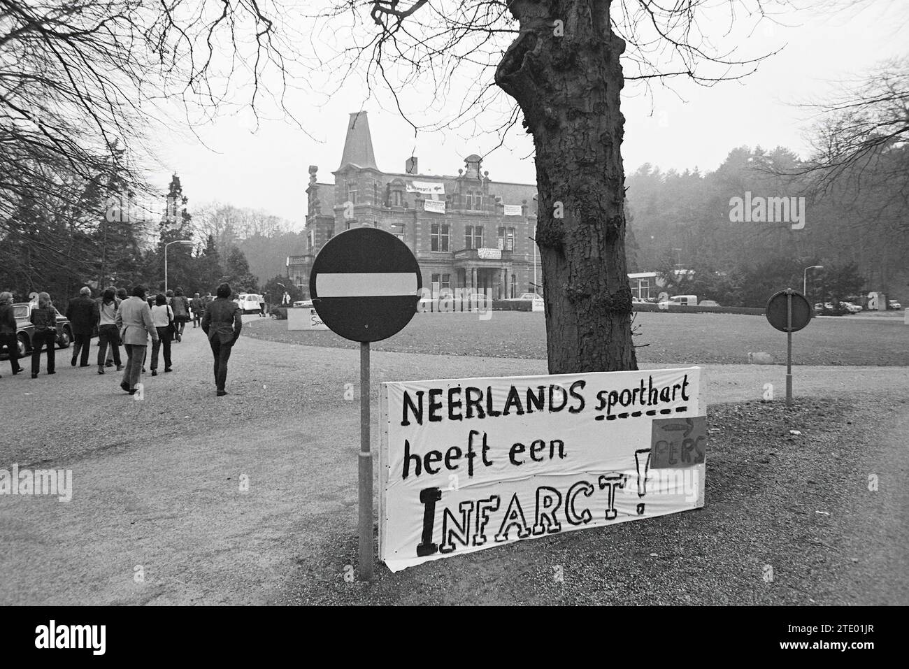 Actions chez les CIO entraînement sportif chez Duinlust, Whizgle News from the Past, taillé sur mesure pour l’avenir. Explorez les récits historiques, l'image de l'agence néerlandaise avec une perspective moderne, comblant le fossé entre les événements d'hier et les perspectives de demain. Un voyage intemporel façonnant les histoires qui façonnent notre avenir. Banque D'Images