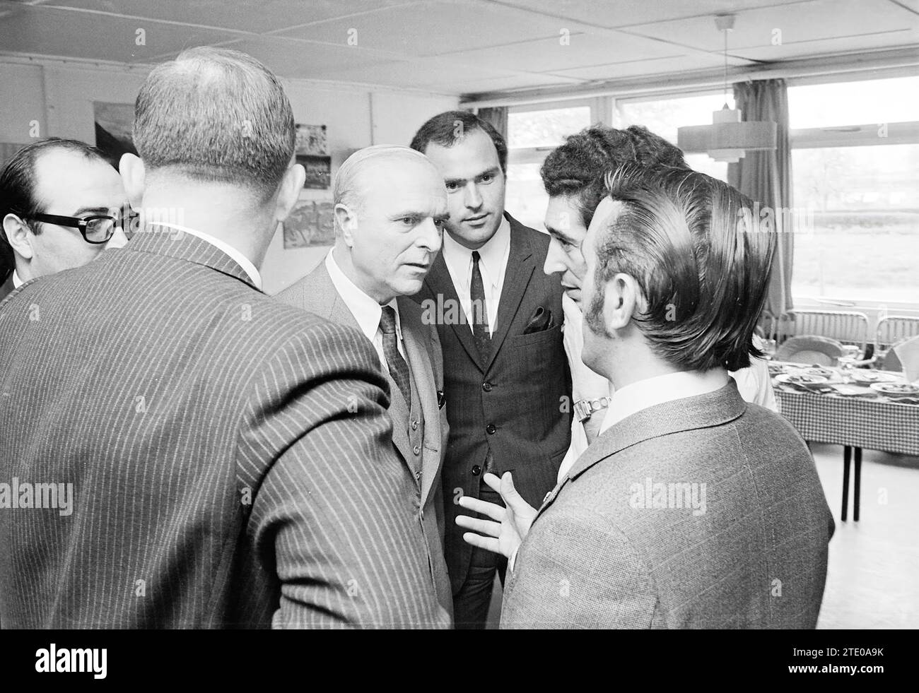 Réception d'un (célèbre?) Person, 00-05-1969, Whizgle nouvelles du passé, adaptées à l'avenir. Explorez les récits historiques, l'image de l'agence néerlandaise avec une perspective moderne, comblant le fossé entre les événements d'hier et les perspectives de demain. Un voyage intemporel façonnant les histoires qui façonnent notre avenir. Banque D'Images