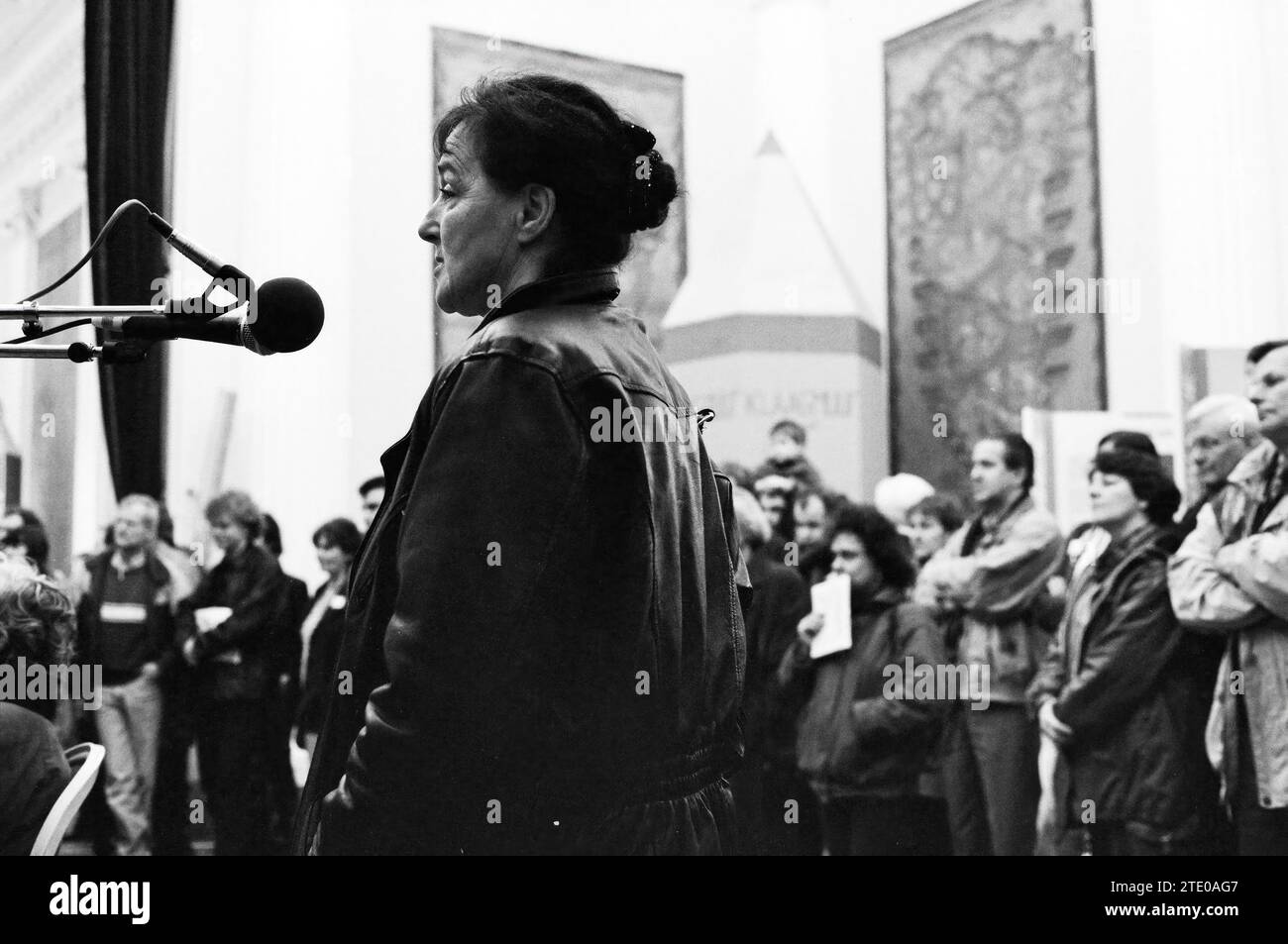 Journée portes ouvertes à la Maison provinciale de Dreef, Haarlem, Paviljoenslaan, pays-Bas, 17-02-1995, Whizgle nouvelles du passé, adaptées à l'avenir. Explorez les récits historiques, l'image de l'agence néerlandaise avec une perspective moderne, comblant le fossé entre les événements d'hier et les perspectives de demain. Un voyage intemporel façonnant les histoires qui façonnent notre avenir. Banque D'Images