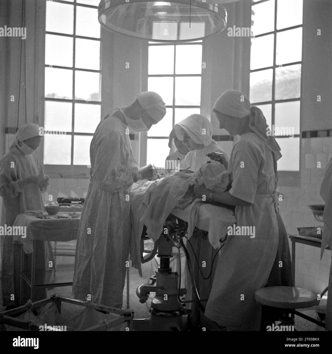 Chirurgie à l'hôpital Borromeus de Bandung ca. 2 avril 1946 Banque D'Images