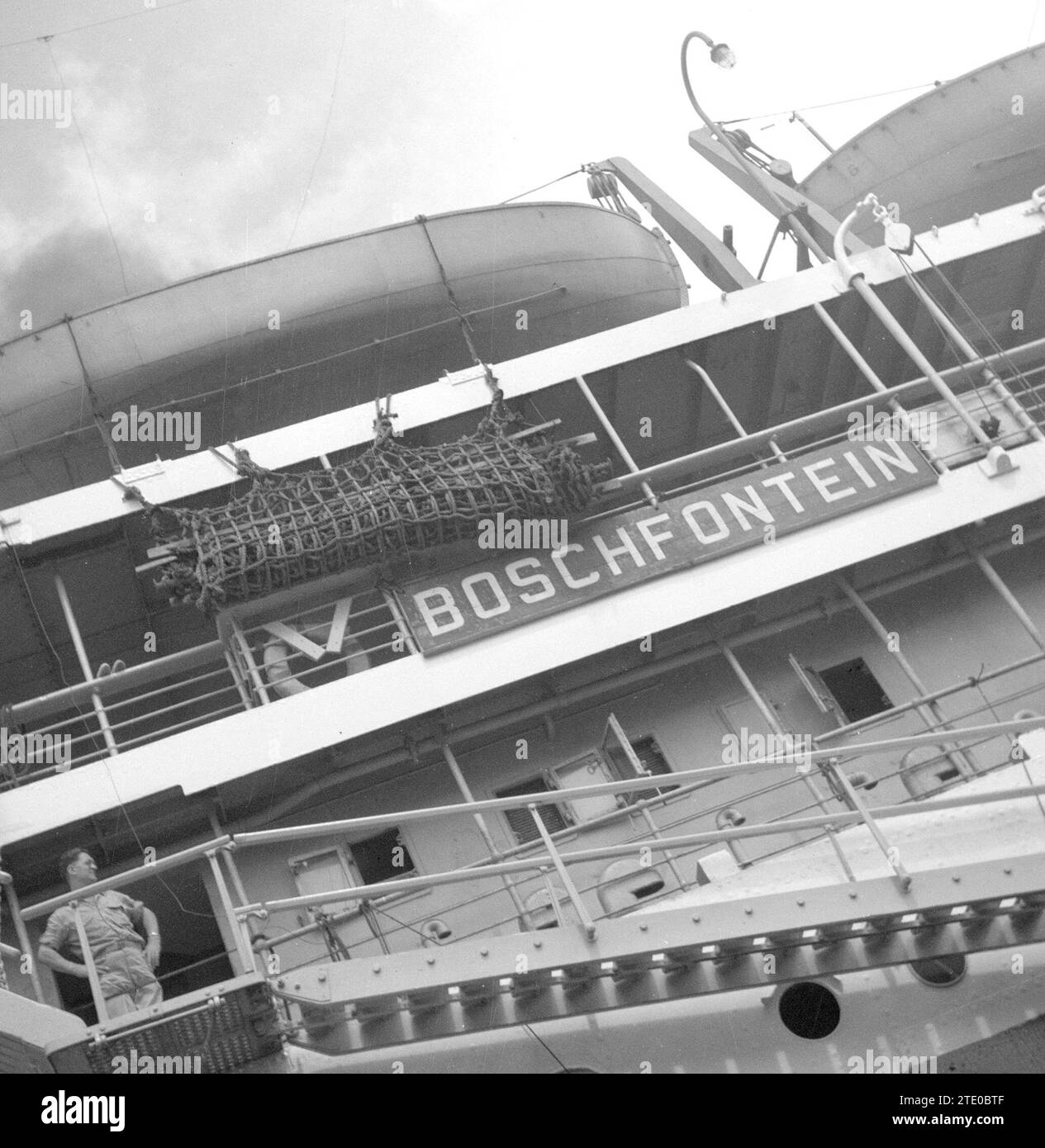 Le navire de rapatriement SS Boschfontein dans le port de Tandjong Priok ca. 29 mars 1946 Banque D'Images
