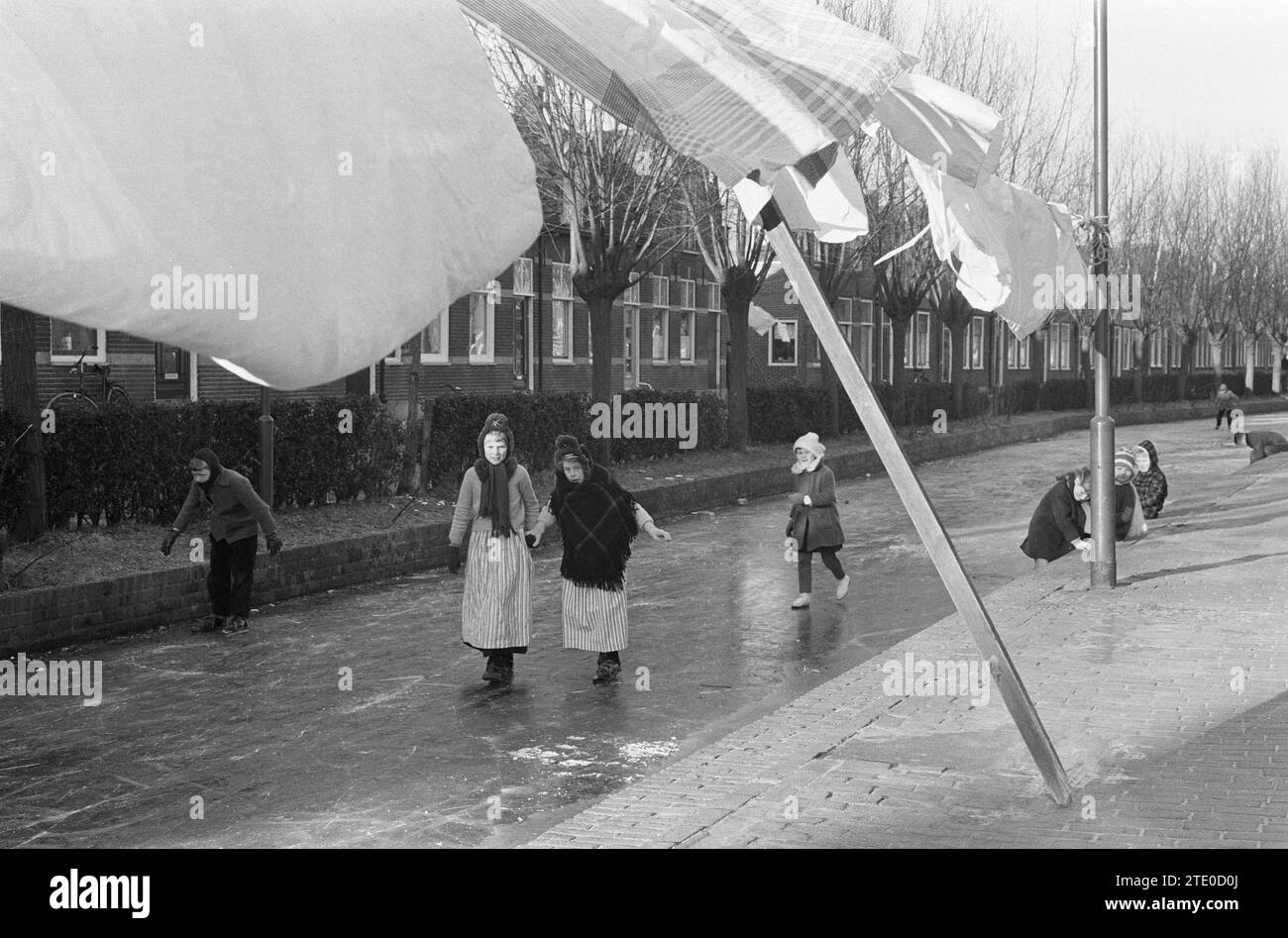 Journée de lavage et de patinage à Volendam ca. 24 décembre 1962 Banque D'Images