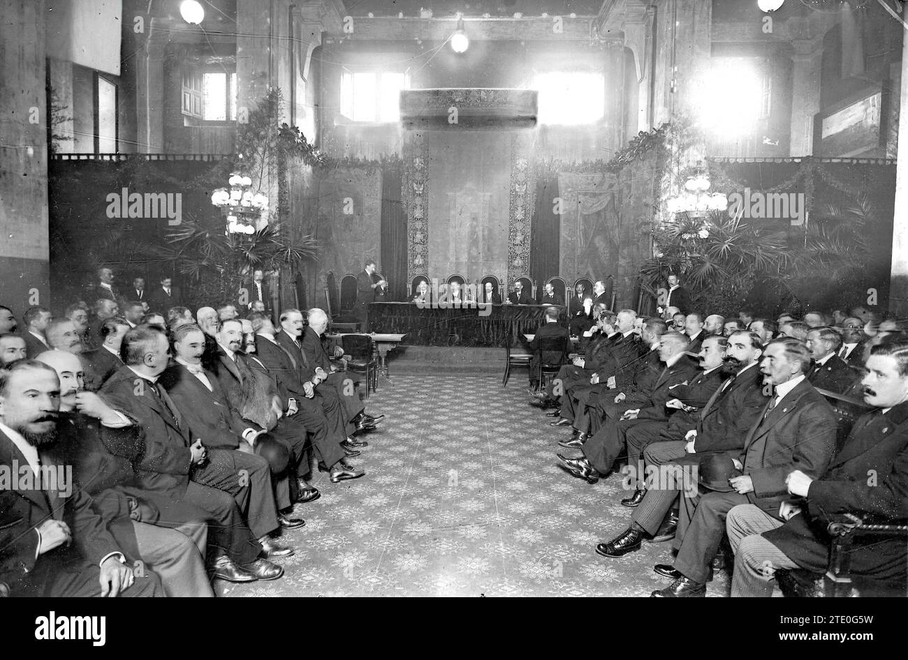 09/30/1913. L'assemblée des Commonwealts. Apparition de la grande salle de Saint Georges, dans le palais de la généralité catalane, à Barcelone, lors de la séance inaugurale de l'assemblée. Crédit : Album / Archivo ABC / José Arija Banque D'Images