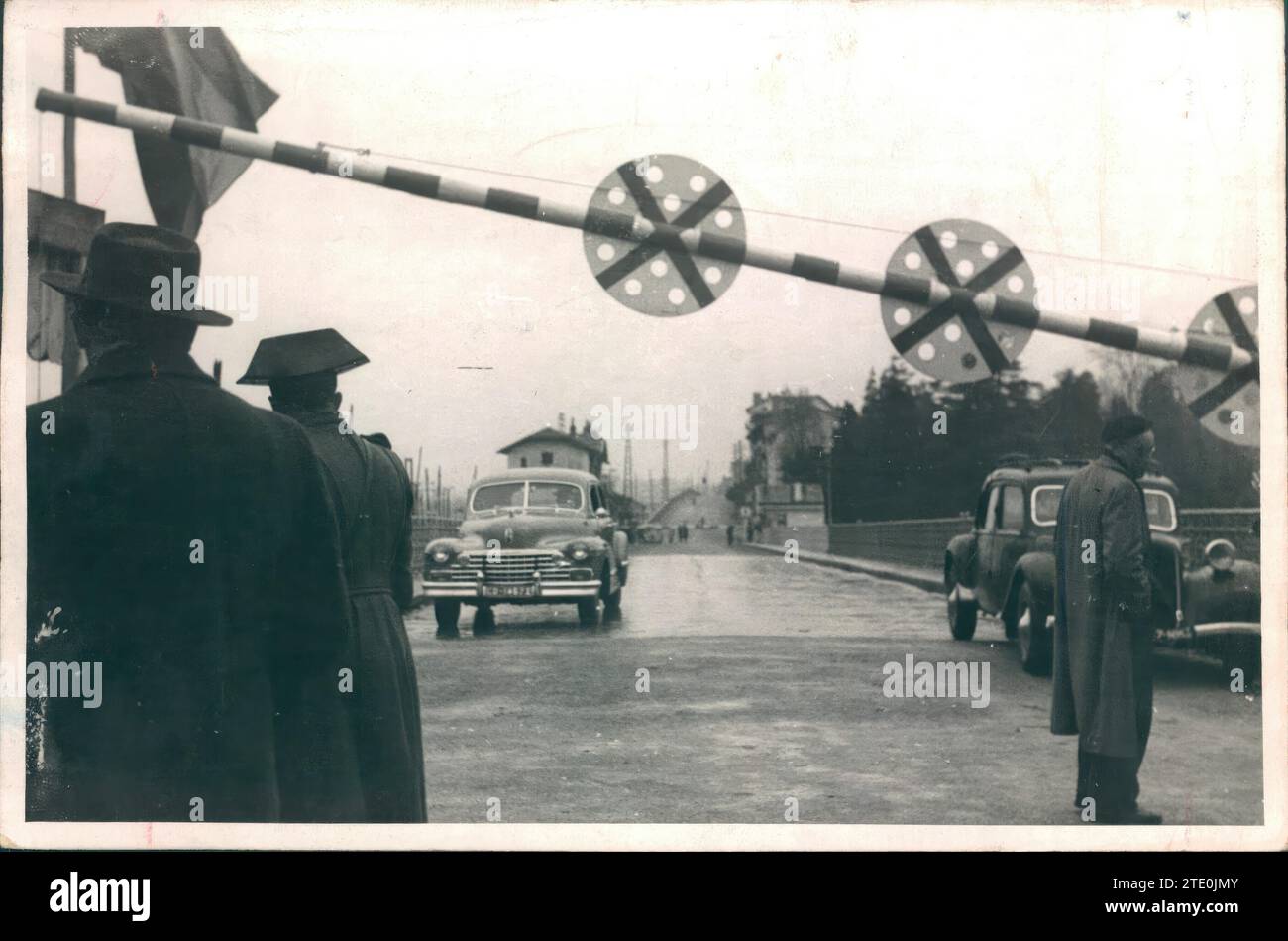 Frontière franco-espagnole d'Irun. 27 février 1946 : la frontière avec la France est fermée. Crédit : Album / Archivo ABC Banque D'Images
