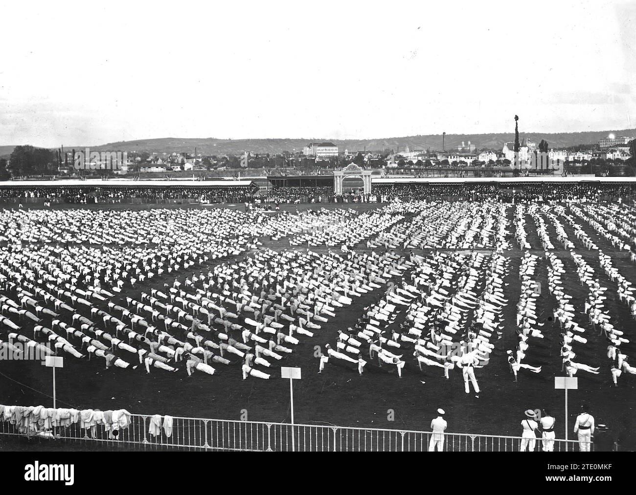 05/11/1913. Un important festival de gymnastique en France. Apparition du terrain d'exercice lyonnais au cours d'un mouvement commun. Crédit : Album / Archivo ABC / M. Branger Banque D'Images