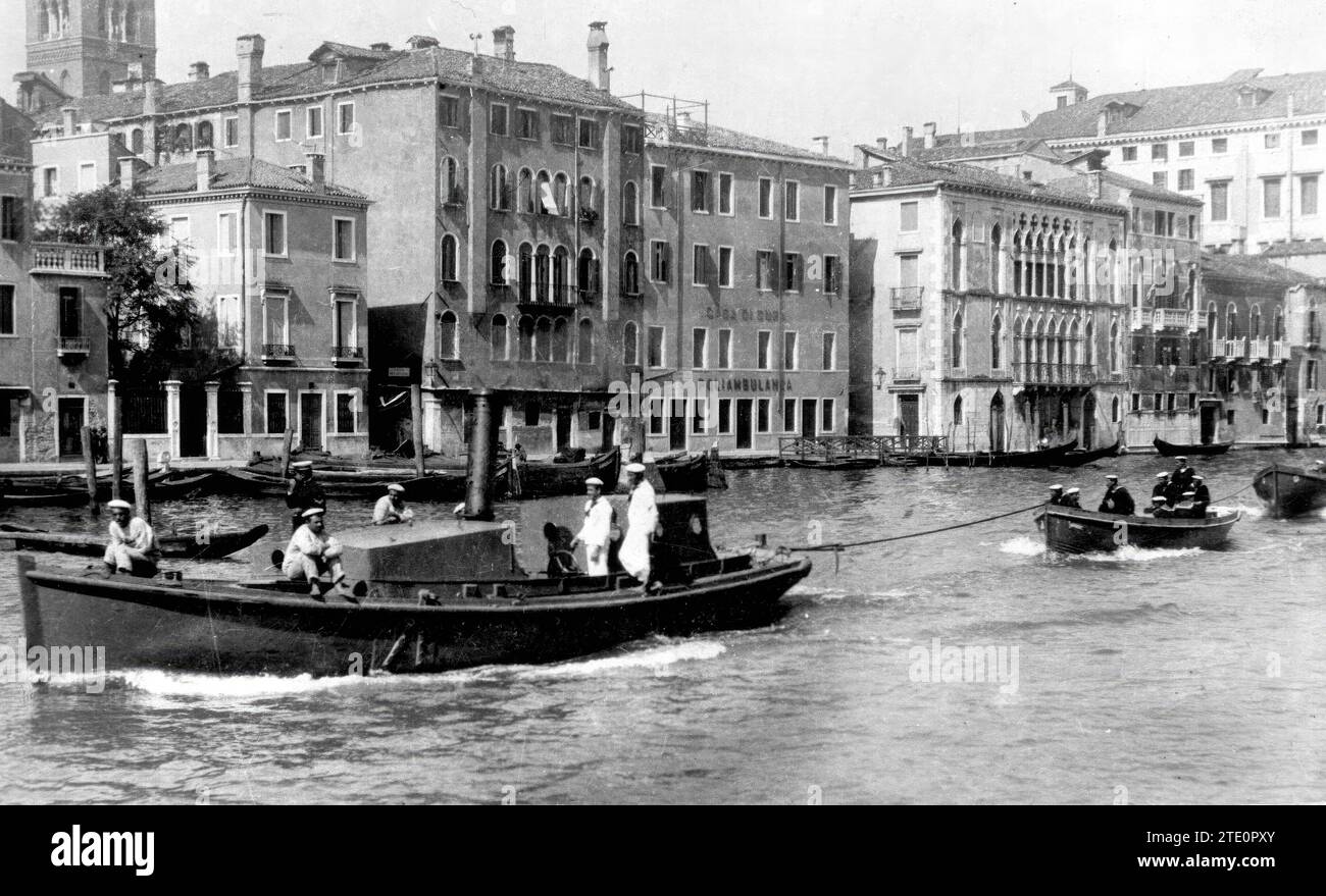 05/31/1915. Italie dans la guerre. Petits navires de navires de guerre italiens naviguant à travers le Grand Canal de Venise. Crédit : Album / Archivo ABC / Photopress Banque D'Images