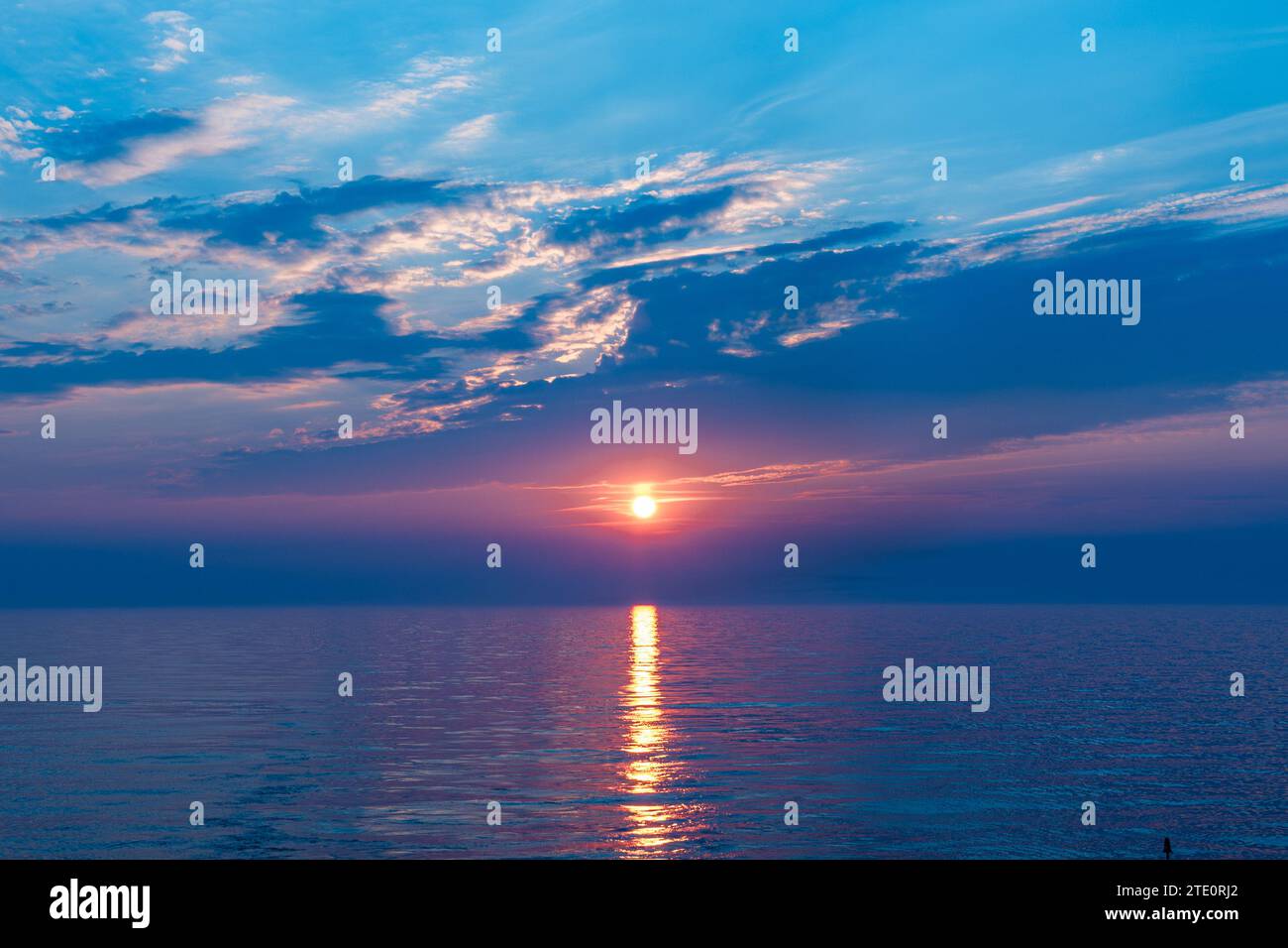 Coucher de soleil offshore dans la mer Baltique pendant l'étude marine Banque D'Images