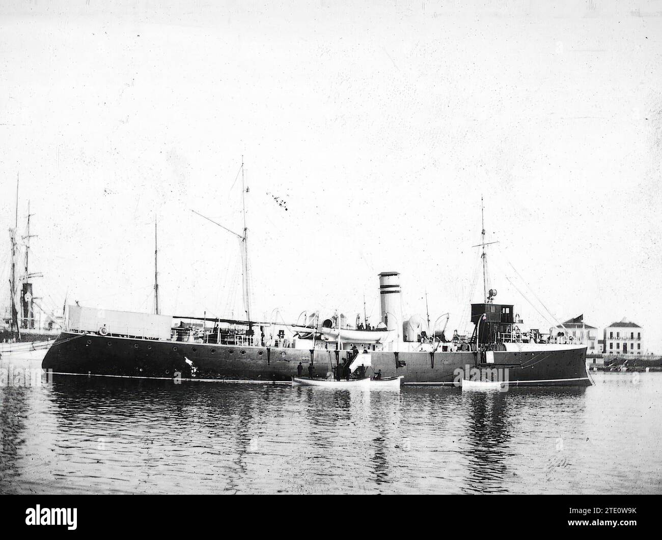 09/30/1913. Malheureux accident maritime. La 'Bonifaz', une canonnière de notre Marine, qui a subi des pannes majeures à Aguas de Cádiz lors de son contrôle devant la machine Arsenal, malgré quoi elle a pu flotter le 1 de ce mois. Crédit : Album / Archivo ABC / Roldán Banque D'Images