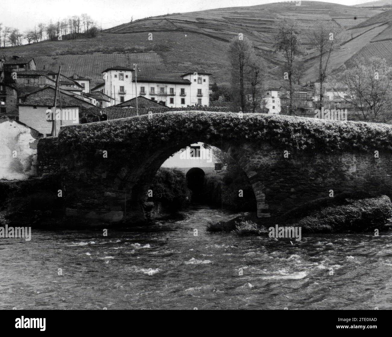 12/31/1966. Pont de la ville Cangas de Narcea (Asturies). Crédit : Album / Archivo ABC / Pedro Alonso Rebollar Banque D'Images