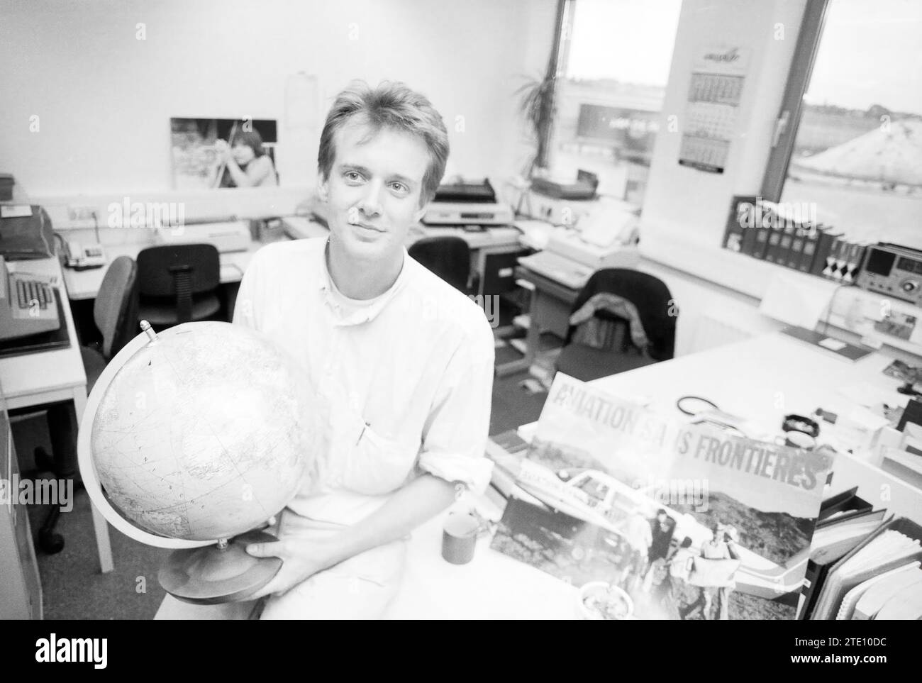 Bas van Gelderen, ASF, Schiphol, Schiphol, 27-06-1990, Whizgle nouvelles du passé, adaptées à l'avenir. Explorez les récits historiques, l'image de l'agence néerlandaise avec une perspective moderne, comblant le fossé entre les événements d'hier et les perspectives de demain. Un voyage intemporel façonnant les histoires qui façonnent notre avenir. Banque D'Images