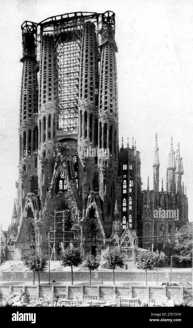 Barcelone, juin 1926. État des travaux dans le temple de la Sagrada Familia. Crédit : Album / Archivo ABC / Josep Brangulí Banque D'Images