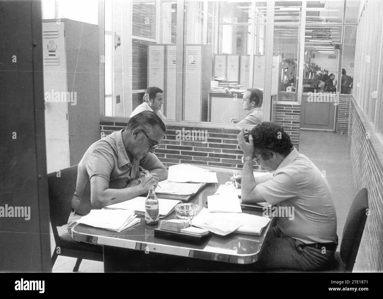 10/10/1979. José Rojas Muñoz, Fernando Fernández Velazquez et Javier Jiménez Hernández, correcteurs, tests de composition de lecture. Crédit : Album / Archivo ABC / DOBLADO Banque D'Images