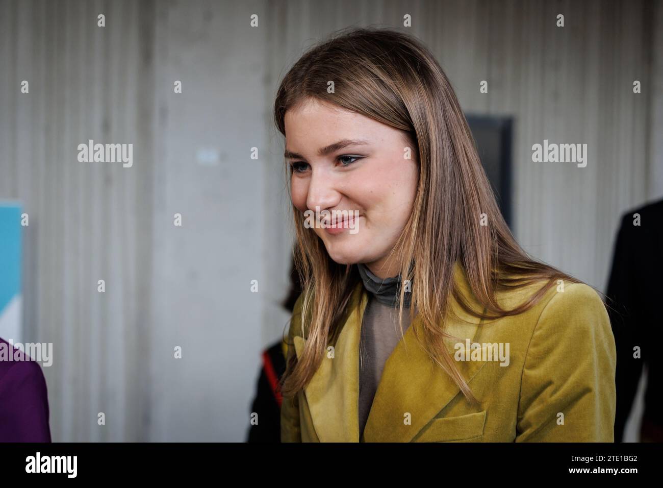 Gand, mercredi 20 décembre 2023. La Princesse héritière Elisabeth arrive pour une visite royale à l'hôpital pour enfants Princesse Elisabeth à Gand, le mercredi 20 décembre 2023. Cet hôpital traite les enfants jusqu’à l’âge de 15 ans ou jusqu’à 18 ans en cas de maladie chronique et permet à leurs parents de passer la nuit avec eux. Outre les soins médicaux, il propose également des installations et des services adaptés aux patients plus jeunes, tels qu’une salle de jeux, l’école hospitalière et des après-midi récréatifs. Là, la Princesse apprendra la vision de pointe et de l'avenir de l'hôpital. Par la suite, elle rencontre des patients Banque D'Images