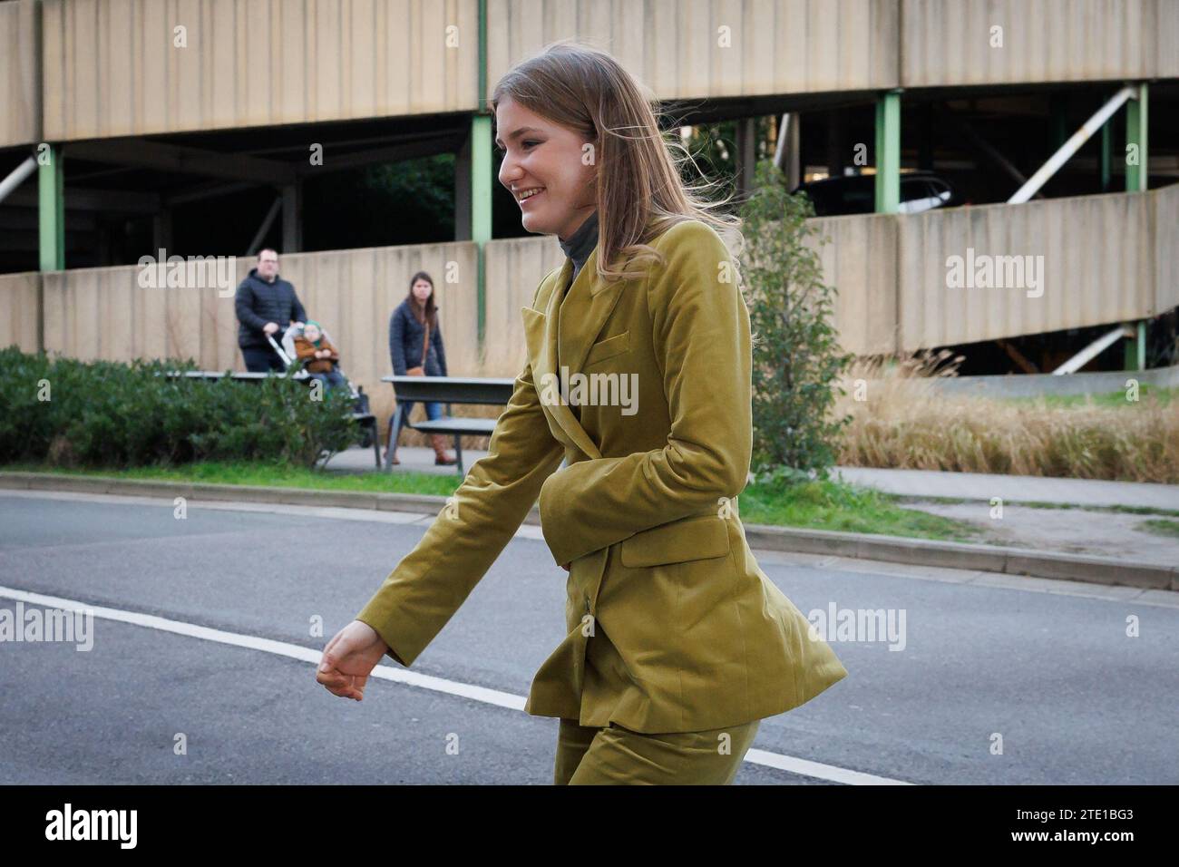 Gand, mercredi 20 décembre 2023. La Princesse héritière Elisabeth arrive pour une visite royale à l'hôpital pour enfants Princesse Elisabeth à Gand, le mercredi 20 décembre 2023. Cet hôpital traite les enfants jusqu’à l’âge de 15 ans ou jusqu’à 18 ans en cas de maladie chronique et permet à leurs parents de passer la nuit avec eux. Outre les soins médicaux, il propose également des installations et des services adaptés aux patients plus jeunes, tels qu’une salle de jeux, l’école hospitalière et des après-midi récréatifs. Là, la Princesse apprendra la vision de pointe et de l'avenir de l'hôpital. Par la suite, elle rencontre des patients Banque D'Images