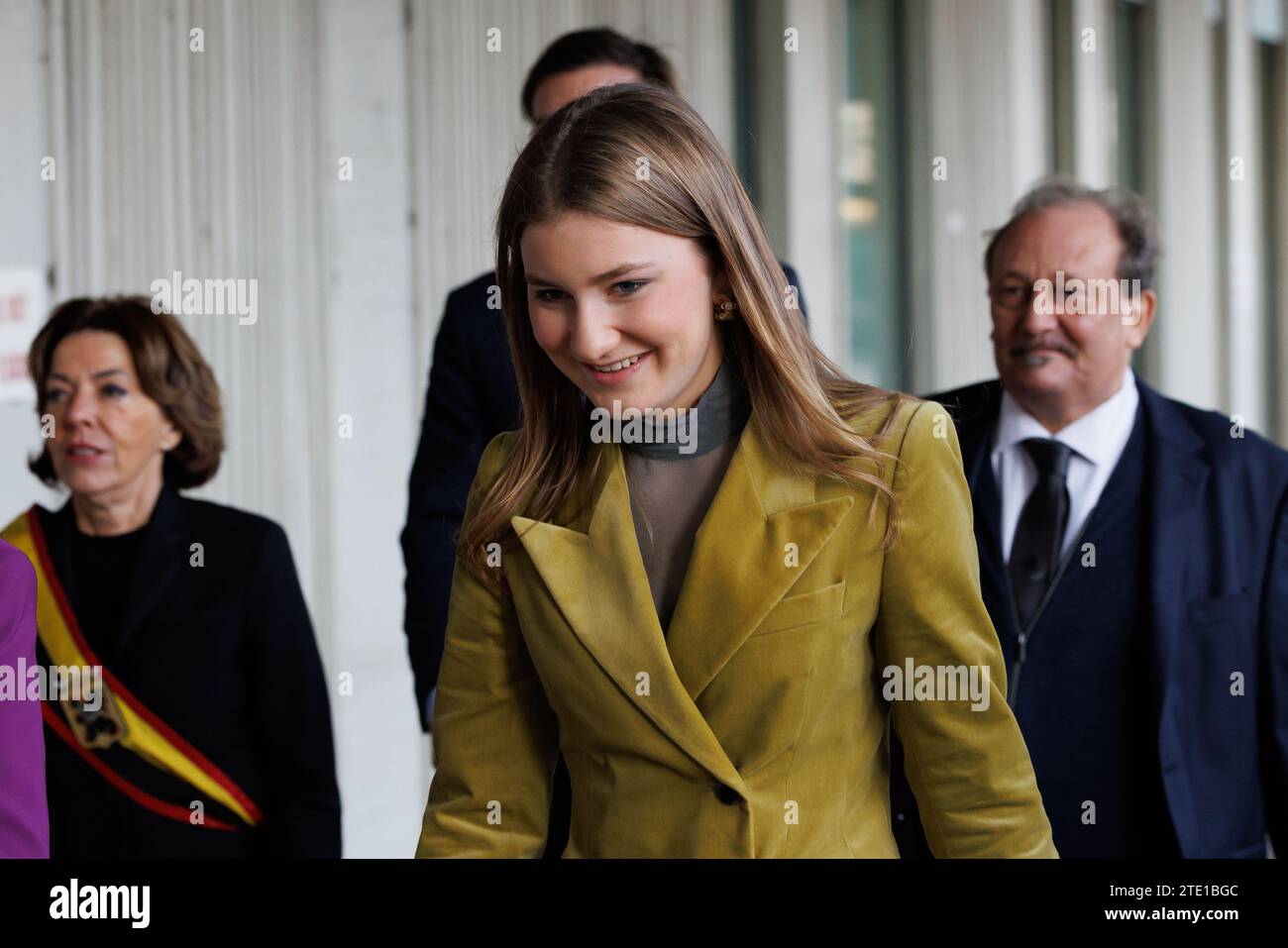 Gand, mercredi 20 décembre 2023. La Princesse héritière Elisabeth arrive pour une visite royale à l'hôpital pour enfants Princesse Elisabeth à Gand, le mercredi 20 décembre 2023. Cet hôpital traite les enfants jusqu’à l’âge de 15 ans ou jusqu’à 18 ans en cas de maladie chronique et permet à leurs parents de passer la nuit avec eux. Outre les soins médicaux, il propose également des installations et des services adaptés aux patients plus jeunes, tels qu’une salle de jeux, l’école hospitalière et des après-midi récréatifs. Là, la Princesse apprendra la vision de pointe et de l'avenir de l'hôpital. Par la suite, elle rencontre des patients Banque D'Images