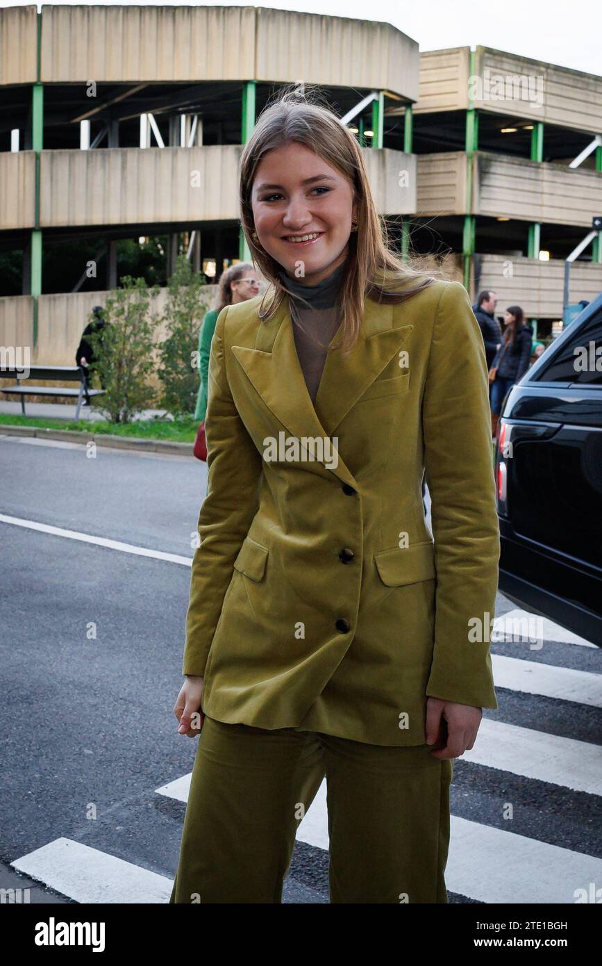 Gand, mercredi 20 décembre 2023. La Princesse héritière Elisabeth arrive pour une visite royale à l'hôpital pour enfants Princesse Elisabeth à Gand, le mercredi 20 décembre 2023. Cet hôpital traite les enfants jusqu’à l’âge de 15 ans ou jusqu’à 18 ans en cas de maladie chronique et permet à leurs parents de passer la nuit avec eux. Outre les soins médicaux, il propose également des installations et des services adaptés aux patients plus jeunes, tels qu’une salle de jeux, l’école hospitalière et des après-midi récréatifs. Là, la Princesse apprendra la vision de pointe et de l'avenir de l'hôpital. Par la suite, elle rencontre des patients Banque D'Images