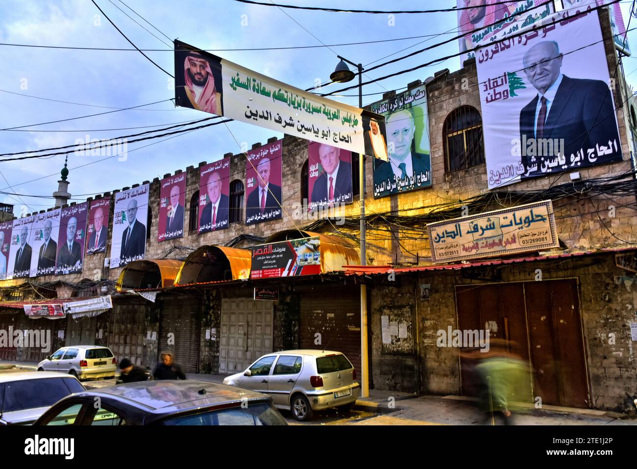 Banderoles à Tripoli pendant la campagne parlementaire et présidentielle de 2022. Affiches de S.E. Nahib Berri, Président du Parlement libanais Banque D'Images