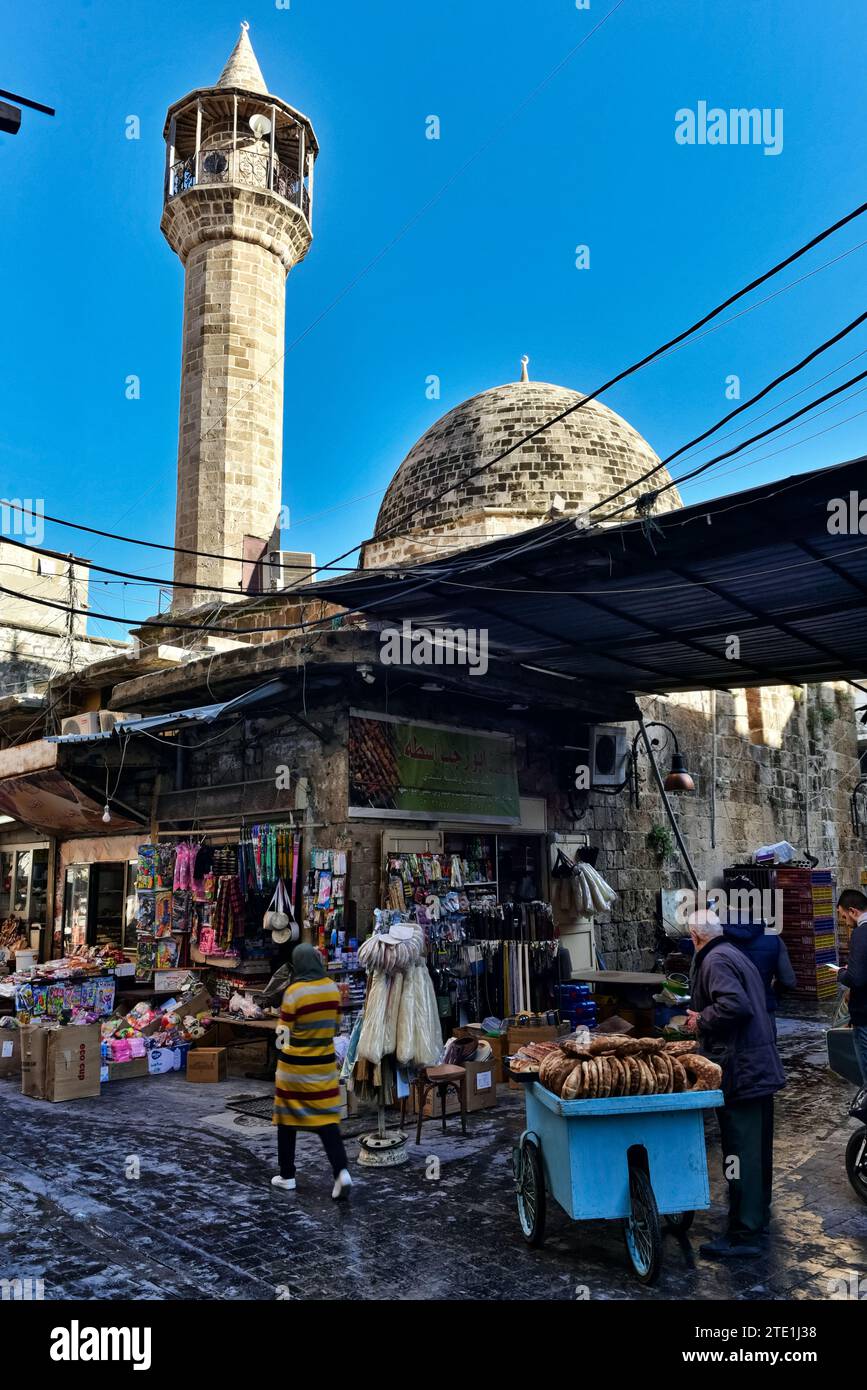 Mosquée Al-Barani, la première mosquée construite en dehors des murs de la ville de Sidon, Liban. Minaret reconstruit après 1982 frappes aériennes israéliennes Banque D'Images