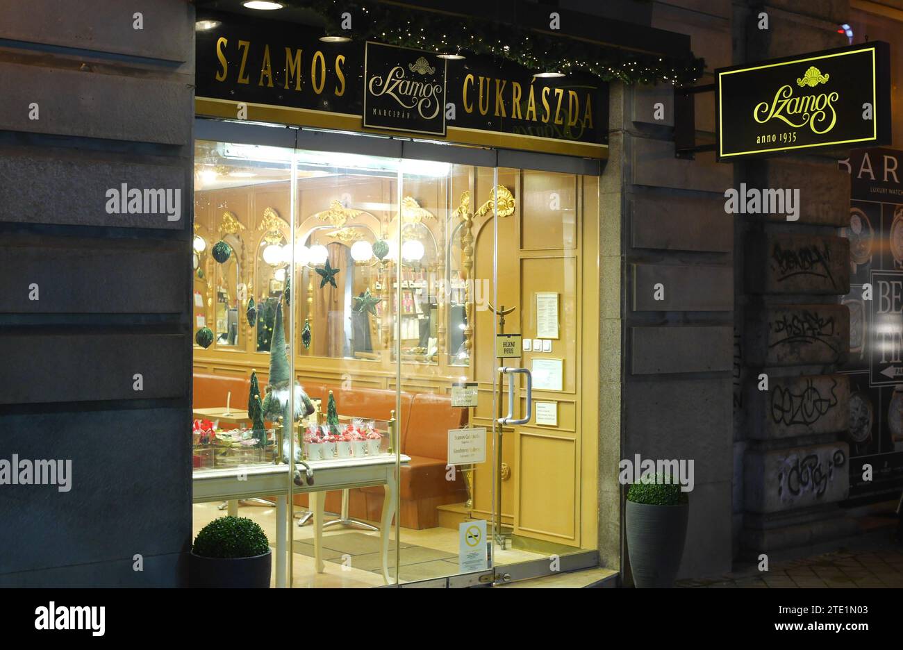 Szamos Cukraszda, confiseurs, pendant la période de Noël, Budapest, Hongrie Banque D'Images