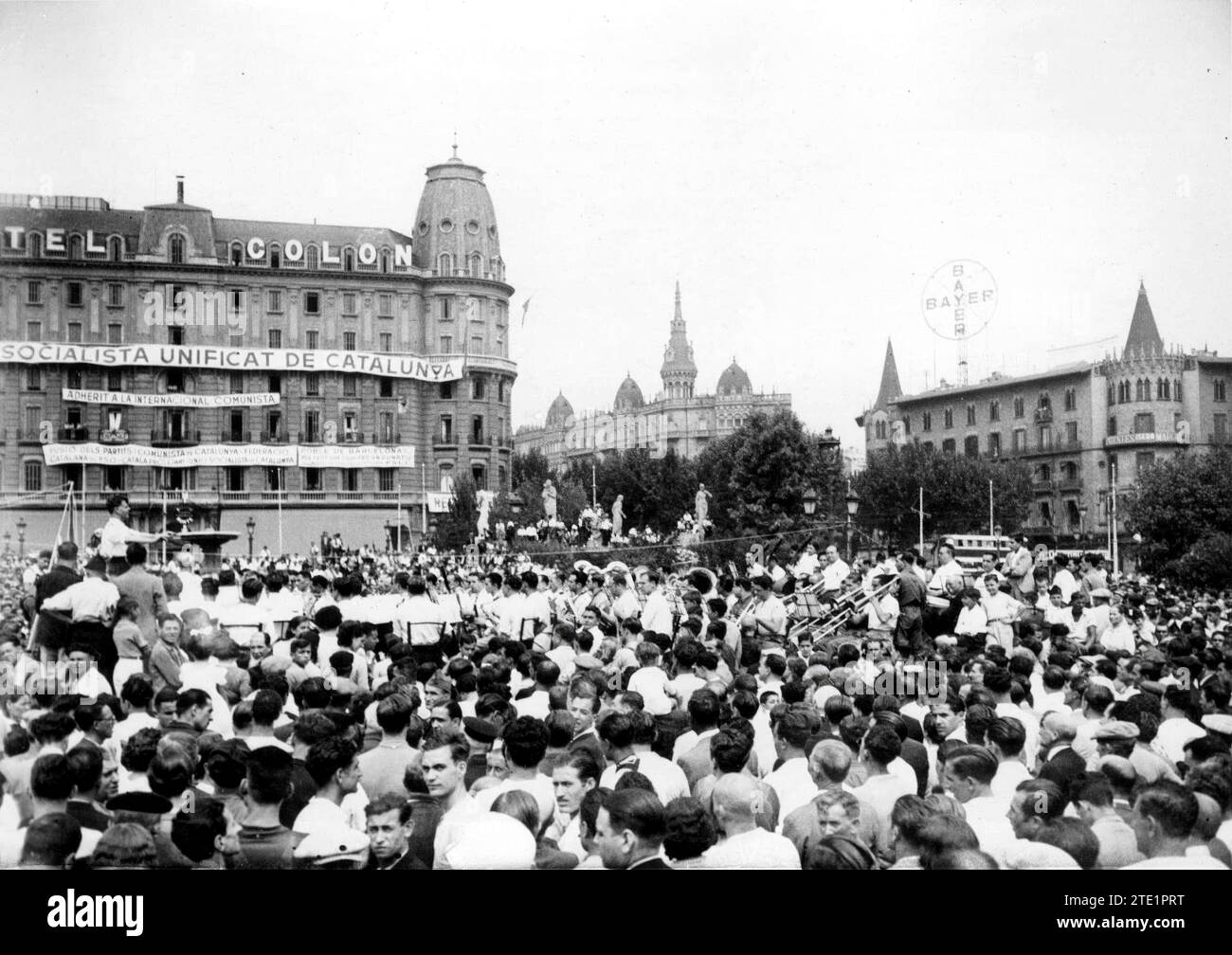 08/31/1936. Concert de musique populaire et révolutionnaire, sur la Plaza de Catalunya, organisé par les bureaux de propagande de la CNT et de la FAI, où la bande officielle des milices antifascistes de Catalogne a débuté. Crédit : Album / Archivo ABC / Josep Brangulí Banque D'Images