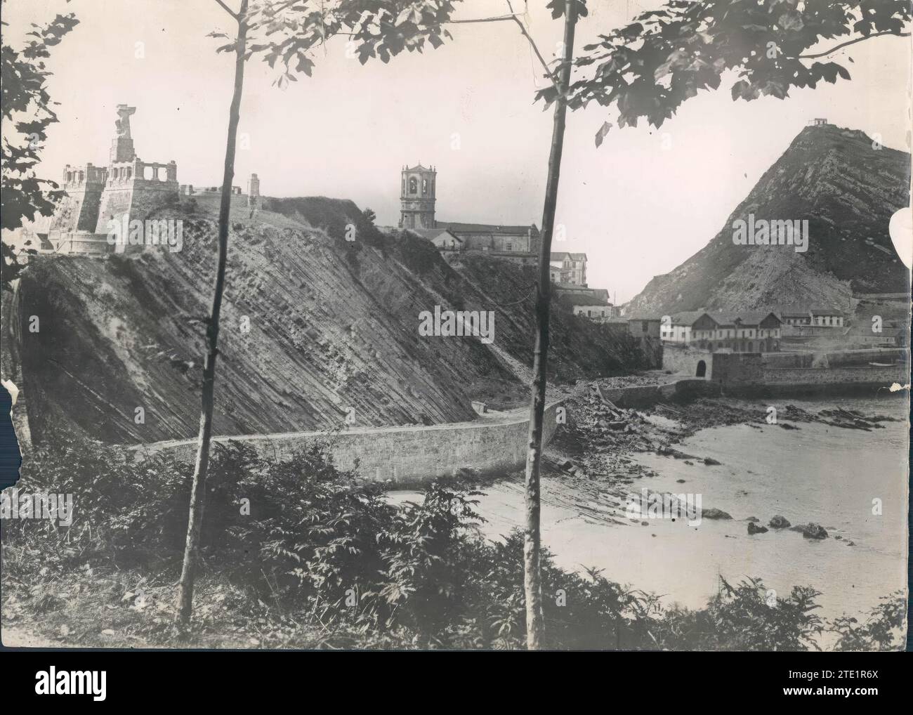 08/15/1931. Une vue sur la Villa et à gauche le monument à Sebastián Elcano. Crédit : Album / Archivo ABC Banque D'Images