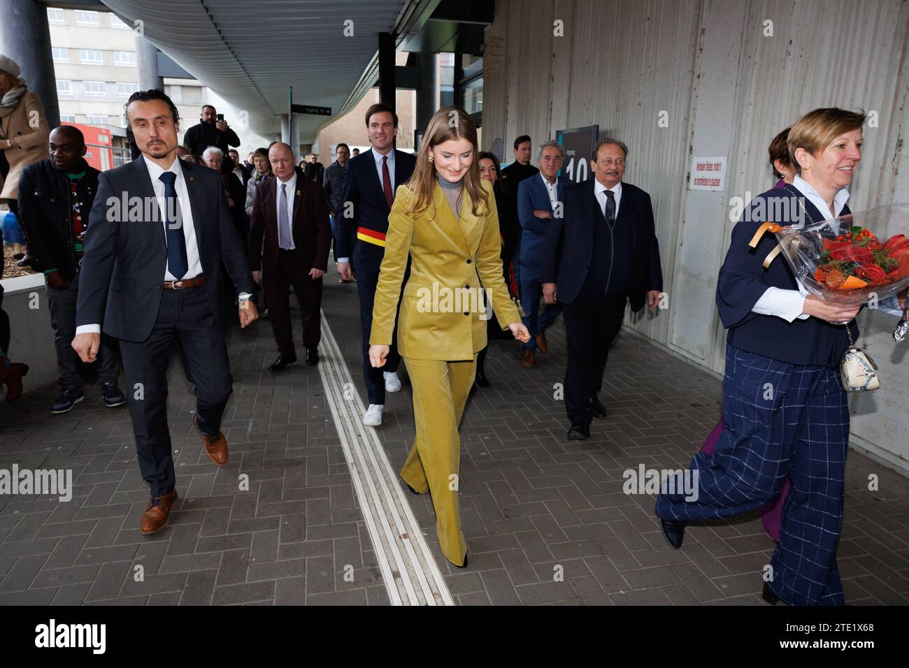 Gand, 20 décembre 2023. La Princesse héritière Elisabeth photographiée lors d'une visite royale à l'hôpital pour enfants Princesse Elisabeth à Gand, le mercredi 20 décembre 2023. Cet hôpital traite les enfants jusqu’à l’âge de 15 ans ou jusqu’à 18 ans en cas de maladie chronique et permet à leurs parents de passer la nuit avec eux. Outre les soins médicaux, il propose également des installations et des services adaptés aux patients plus jeunes, tels qu’une salle de jeux, l’école hospitalière et des après-midi récréatifs. Là, la Princesse apprendra la vision de pointe et de l'avenir de l'hôpital. Par la suite, elle rencontre des patients et des infirmières Banque D'Images