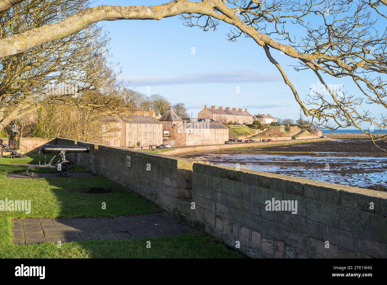 Vue depuis Plommer's Tower ou Fisher's fort vers Pier Road à Berwick upon Tweed, Northumberland, Angleterre, Royaume-Uni Banque D'Images
