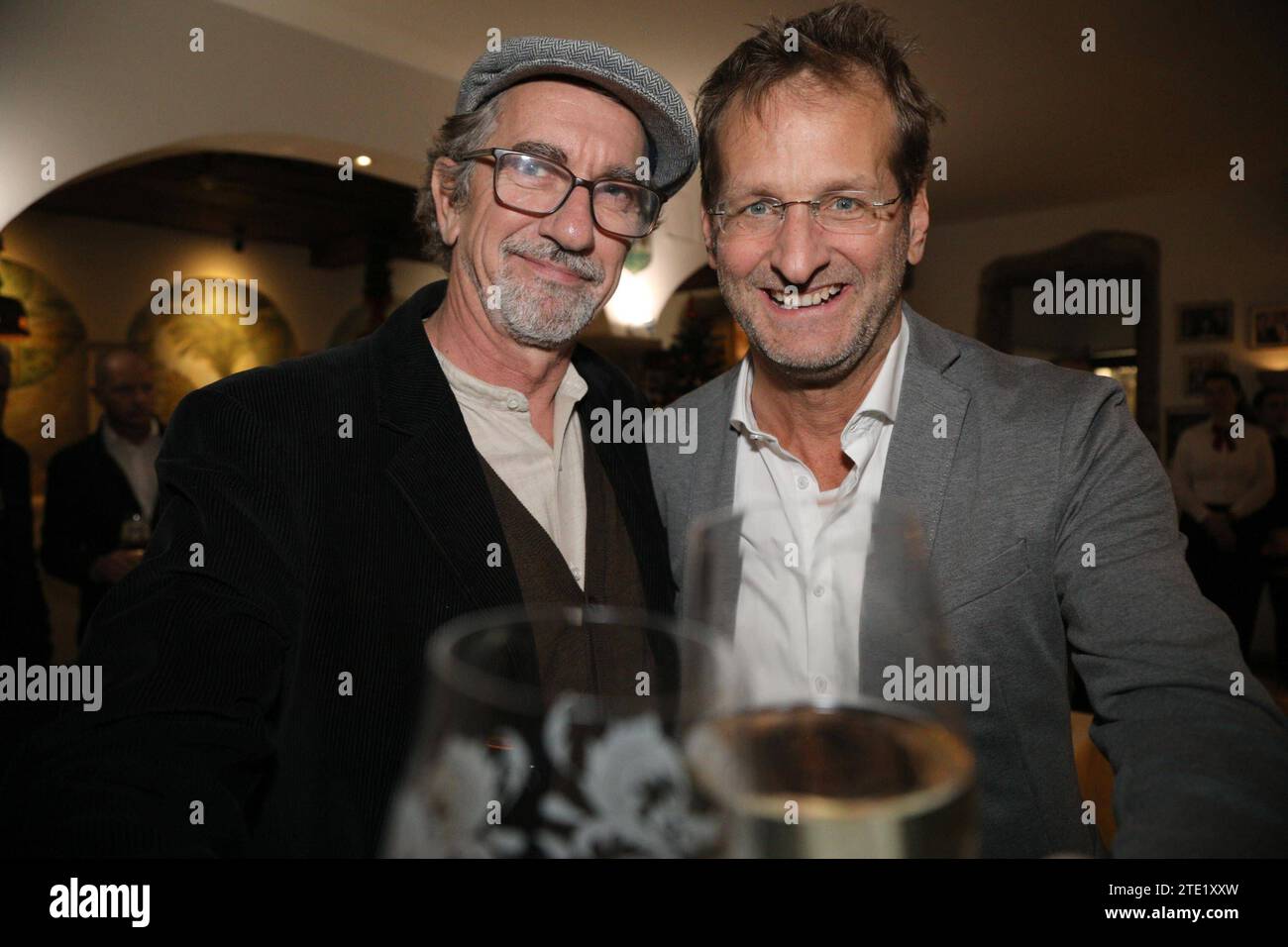 DATE D'ENREGISTREMENT NON INDIQUÉE 13.12.2023, Ristorante Firenze, Heribert Kasper feiert 3535, MR. Ferrari Heribert Kasper wird 70 im Bild: Hubert Wolf, Andreas Ferner, Heribert Kasper feiert 3535 *** 13 12 2023, Ristorante Firenze, Heribert Kasper fête 35 35, MR Ferrari Heribert Kasper fête 70 ans dans la photo Hubert Wolf, Andreas Ferner, Heribert Kasper fête 35 35 Banque D'Images