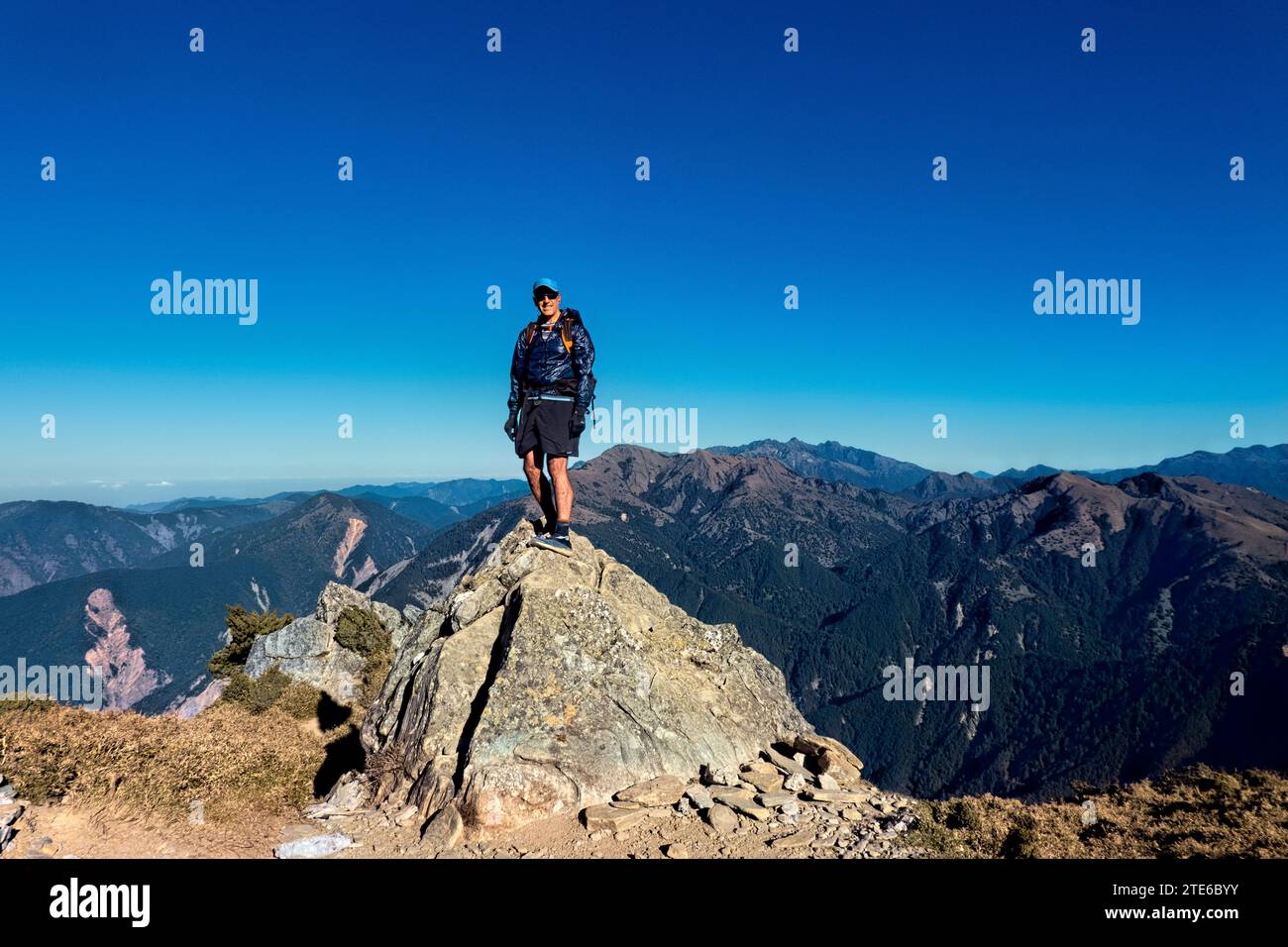 Vue sur le mont Jade (Yushan) depuis le sentier du lac Jiaming, Taitung, Taiwan Banque D'Images