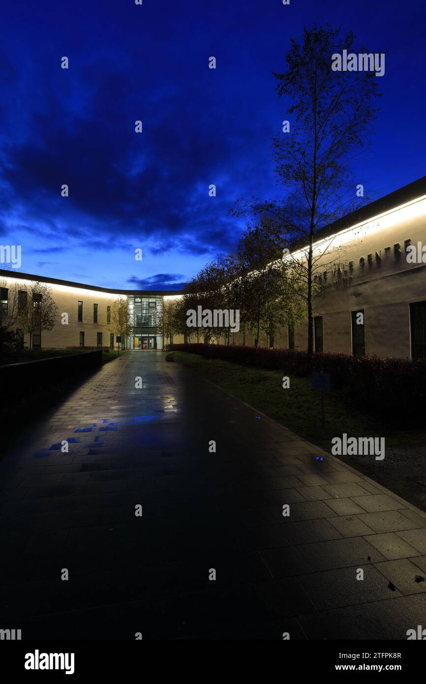 Le centre médical de Vale la nuit, Alexandria Town, West Dunbartonshire, Écosse Banque D'Images