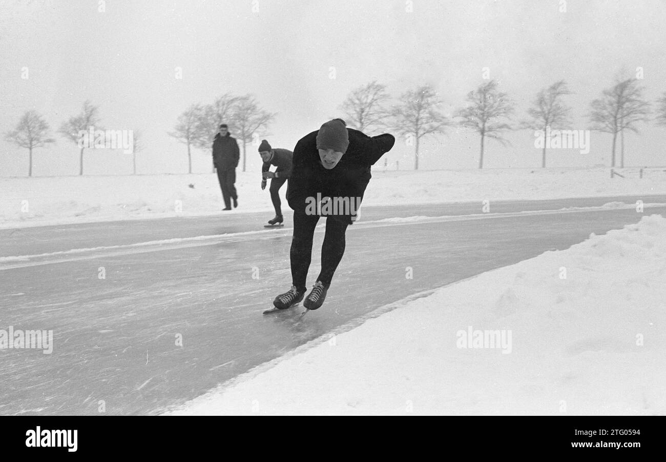 Courses sur longue piste à Midden-Beemster, Nico Houter en action ca. 28 décembre 1962 Banque D'Images