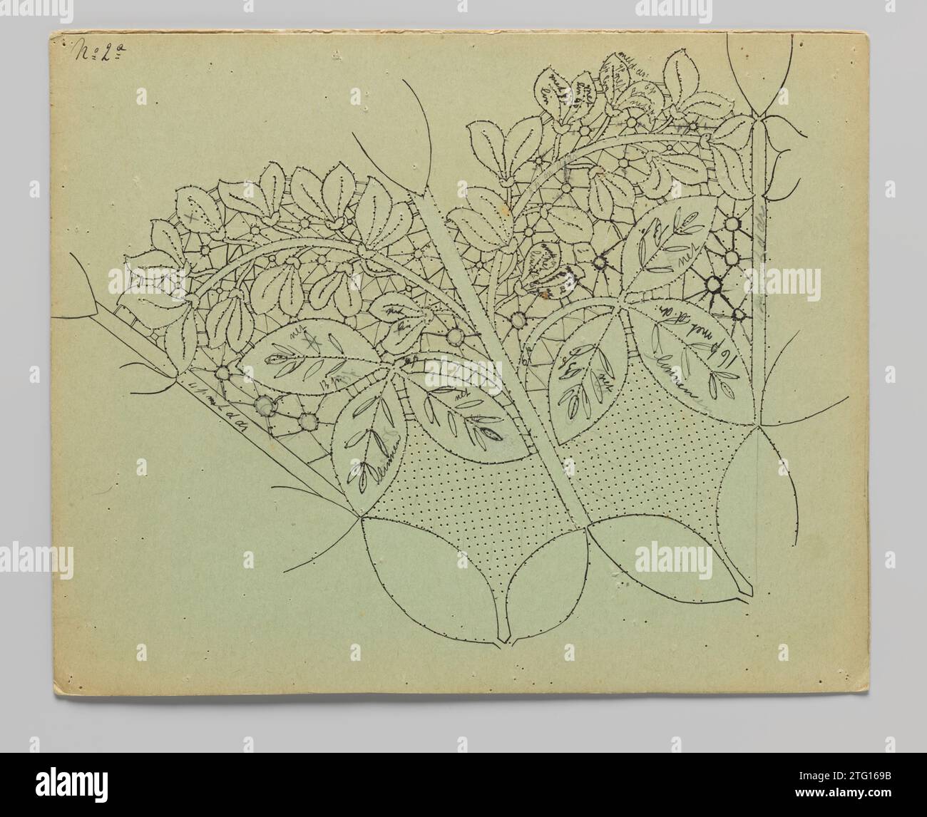 Modèle Kant pour un tapis de canette avec des branches de pluie dorées et des fleurs, Louise Wilhelmina van der Meulen -nulle, c. 1912 côté lettre ou motif de bord avec une partie du modèle pour un tapis avec invnr. BK-1979-84. La lettre est numérotée (2a). Apeldoorn papier dessin côté lettre ou motif de bord avec une partie du motif pour un tapis avec invnr. BK-1979-84. La lettre est numérotée (2a). Dessin papier Apeldoorn Banque D'Images