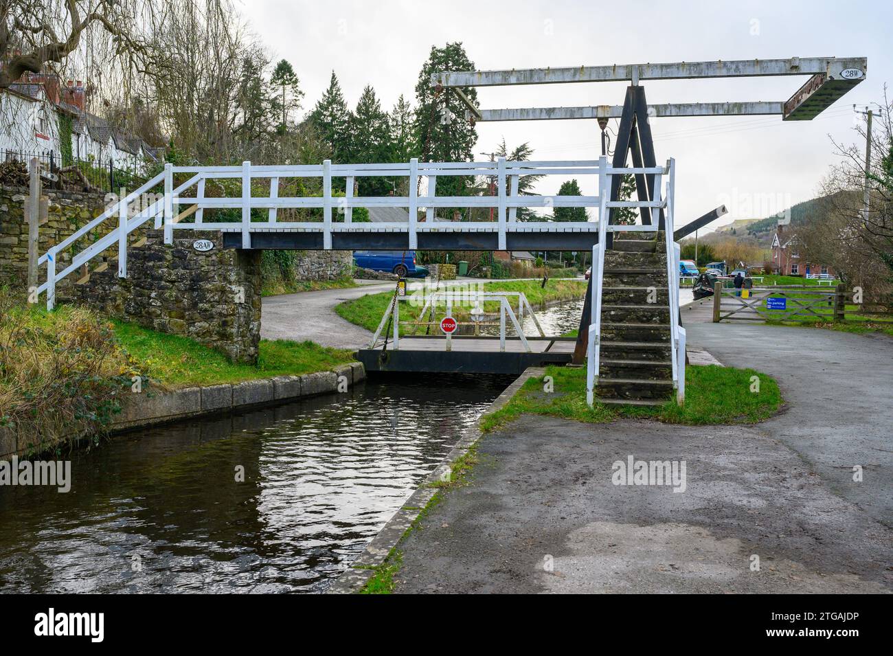 Pont levant vu en dessous d'une passerelle sur le canal de Llangollen près du village de Froncysyllte. Banque D'Images