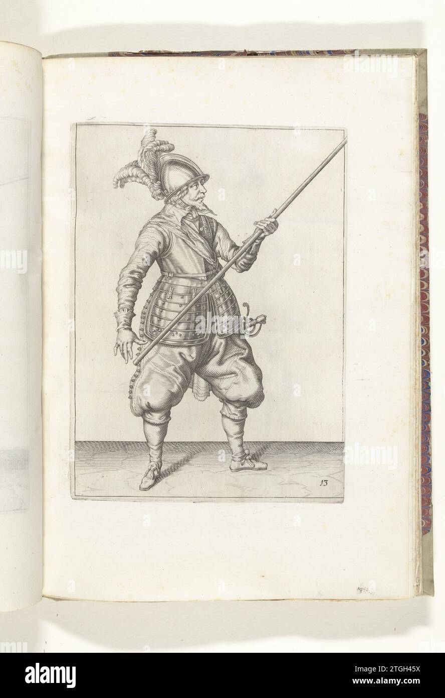 Soldat qui porte ses brochettes avec sa main gauche sur son côté droit, la pointe inclinée vers le haut (n° 13), ca. 1600, 1608 Un soldat, qui est une brochette (lance) avec sa main gauche sur son côté droit, la pointe inclinée vers le haut (n° 13), ca. 1600. C'est la deuxième action pour abaisser l'inclinaison d'une voûte en étant en mesure de le faire. Planche 13 dans les instructions pour la manipulation des brochettes : Corte Onderwysinghe sur le Figuerliicke image Hende Joker Buckruck, of All T partie des illustrations dans : J. de Gheyn, arme Handele de Roers Musquetten et Spiessen, Amsterdam, 1608. Prix de guerre vers 1600. Imprimeur : pays-Bas du Nord Banque D'Images