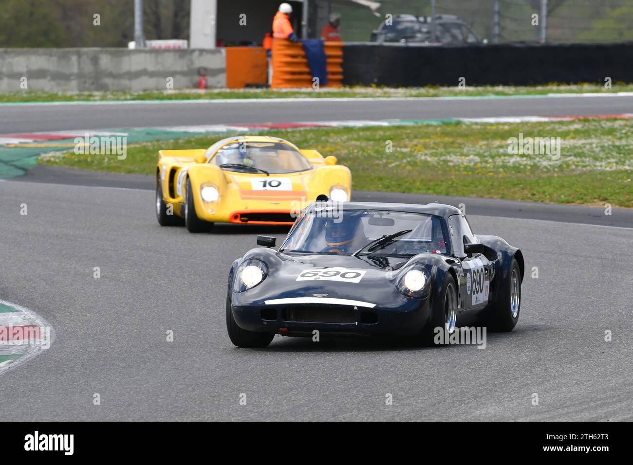 Scarperia, 2 avril 2023 : Chevron B8 année 1969 en action lors du Mugello Classic 2023 au Mugello circuit en Italie. Banque D'Images